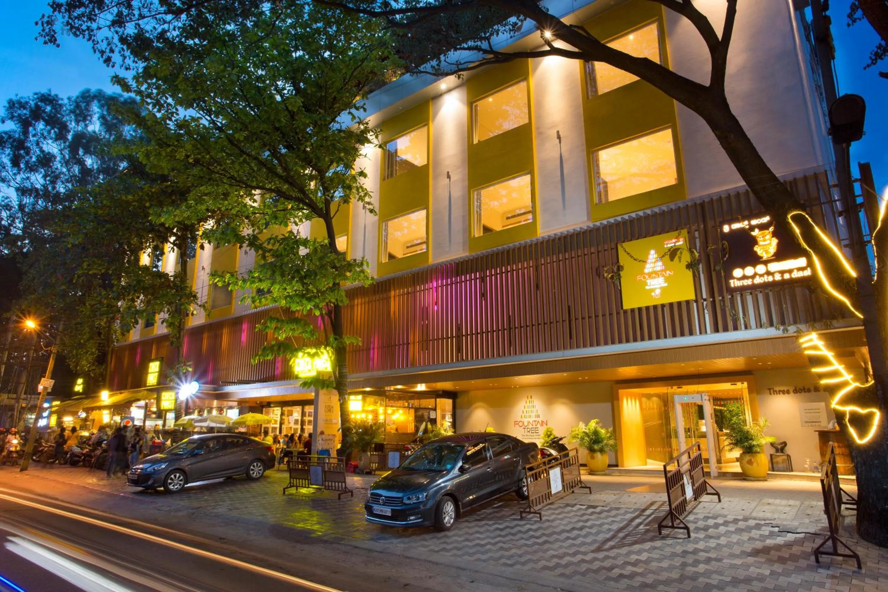 Facade/entrance in Fountain Tree by TGI