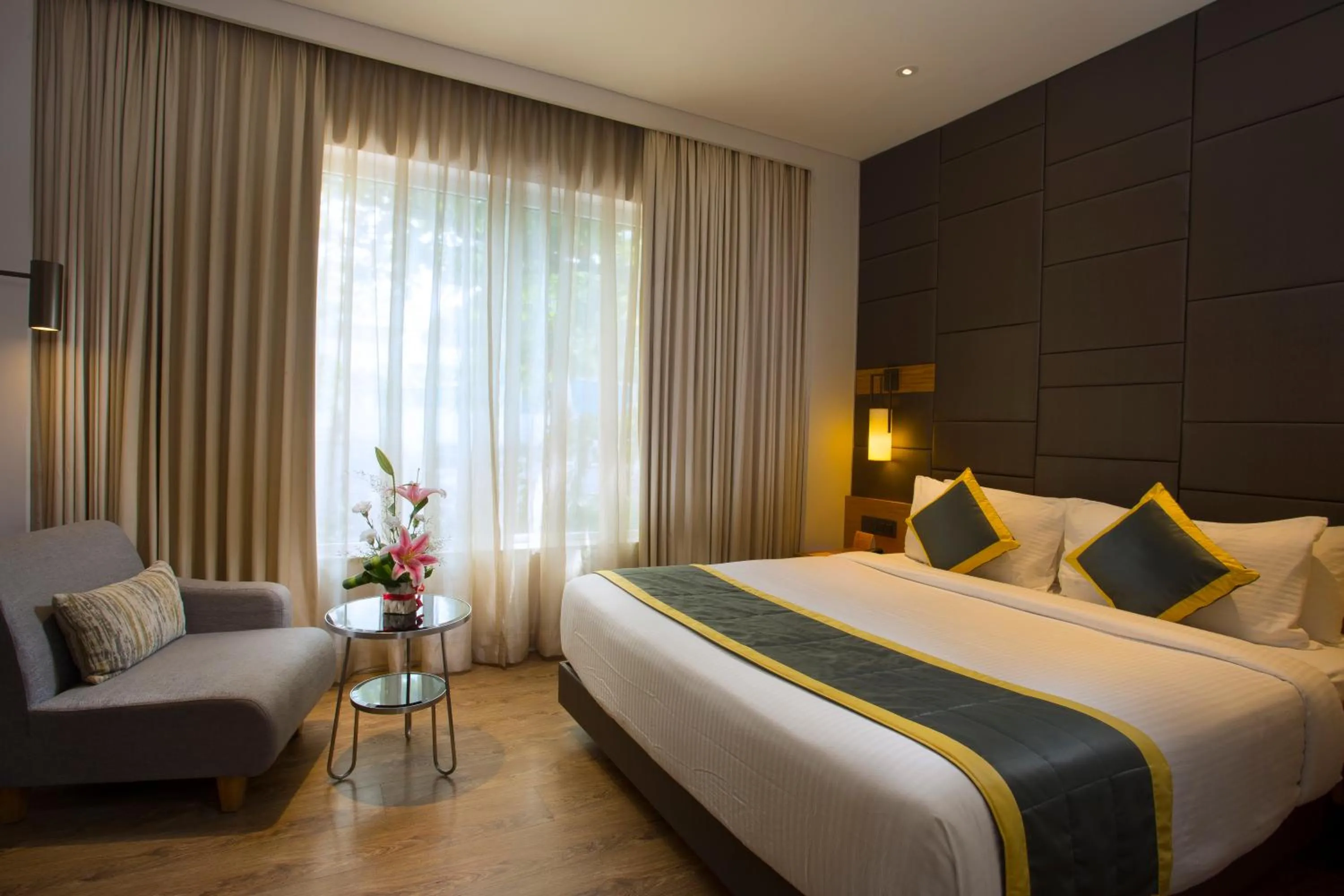 Bedroom, Bed in Fountain Tree by TGI