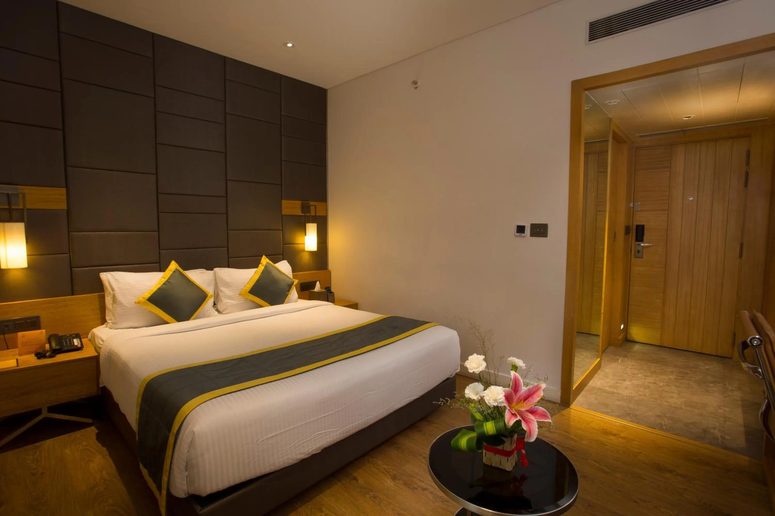 Photo of the whole room, Bed in Fountain Tree by TGI