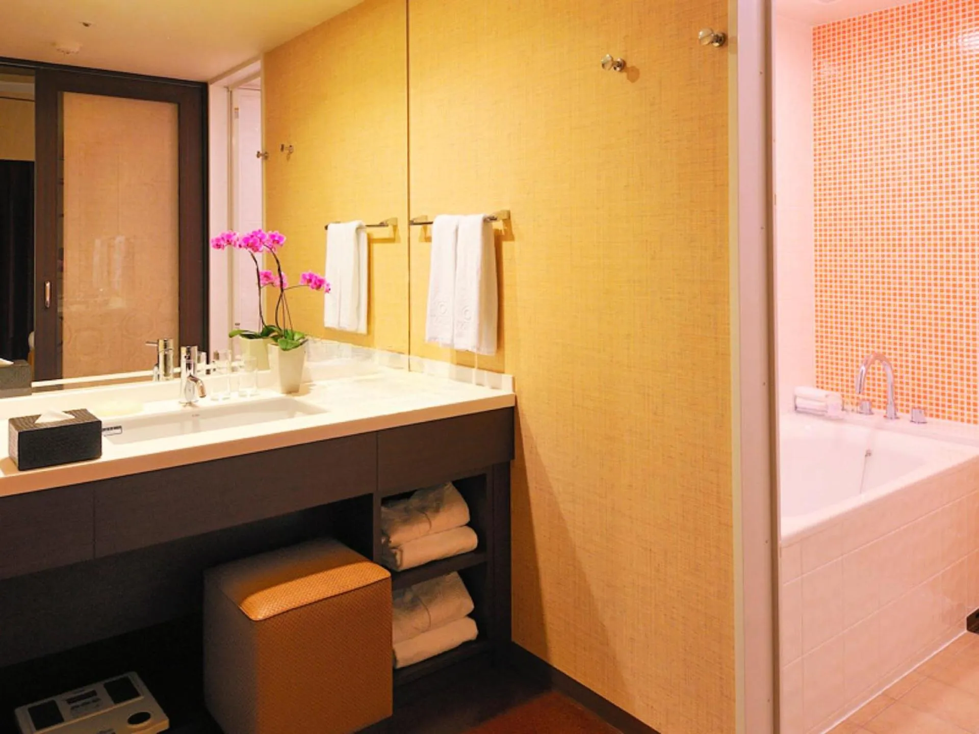 Shower in Loisir Spa Tower Naha