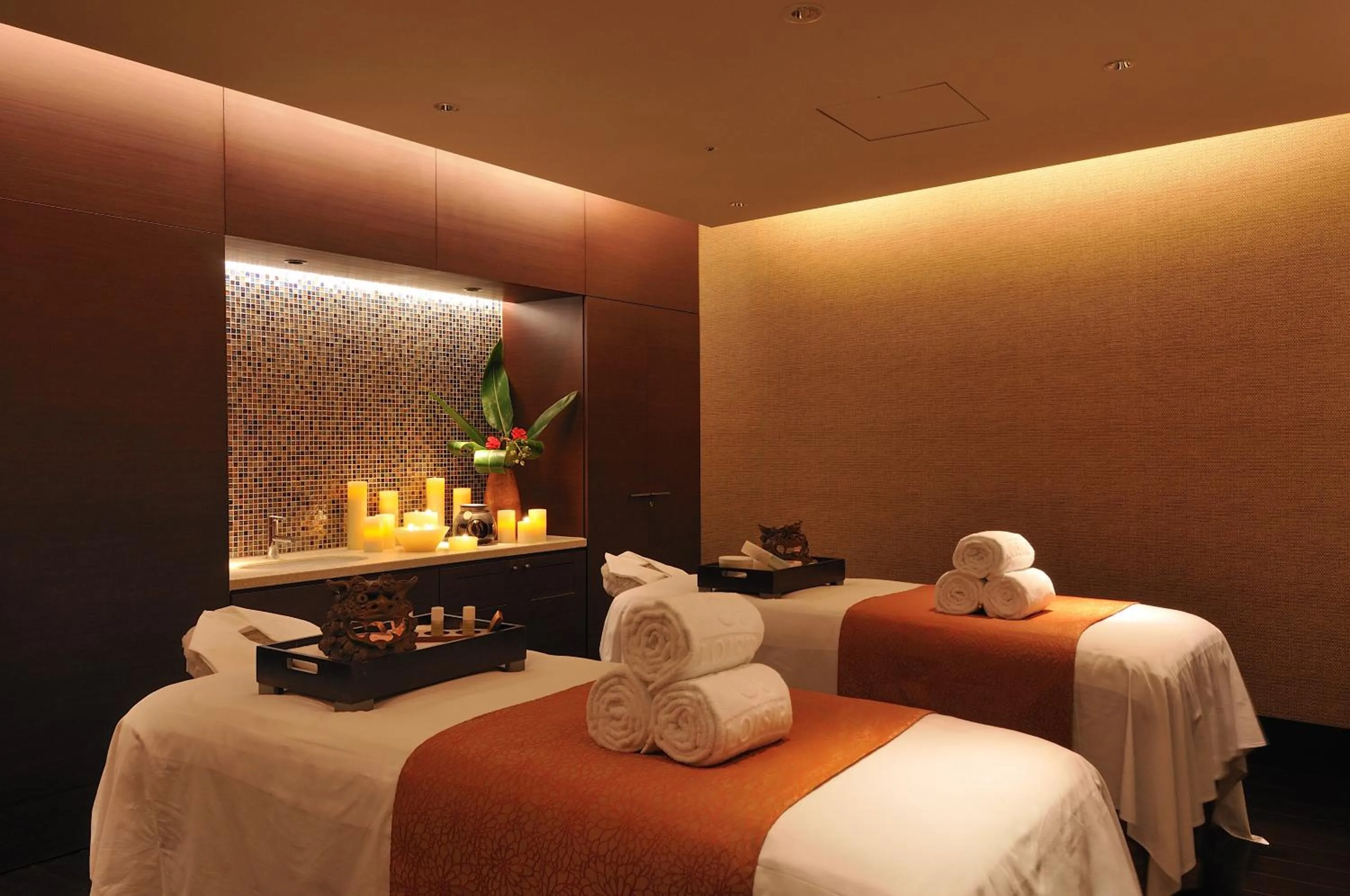 Spa and wellness centre/facilities, Bed in Loisir Spa Tower Naha