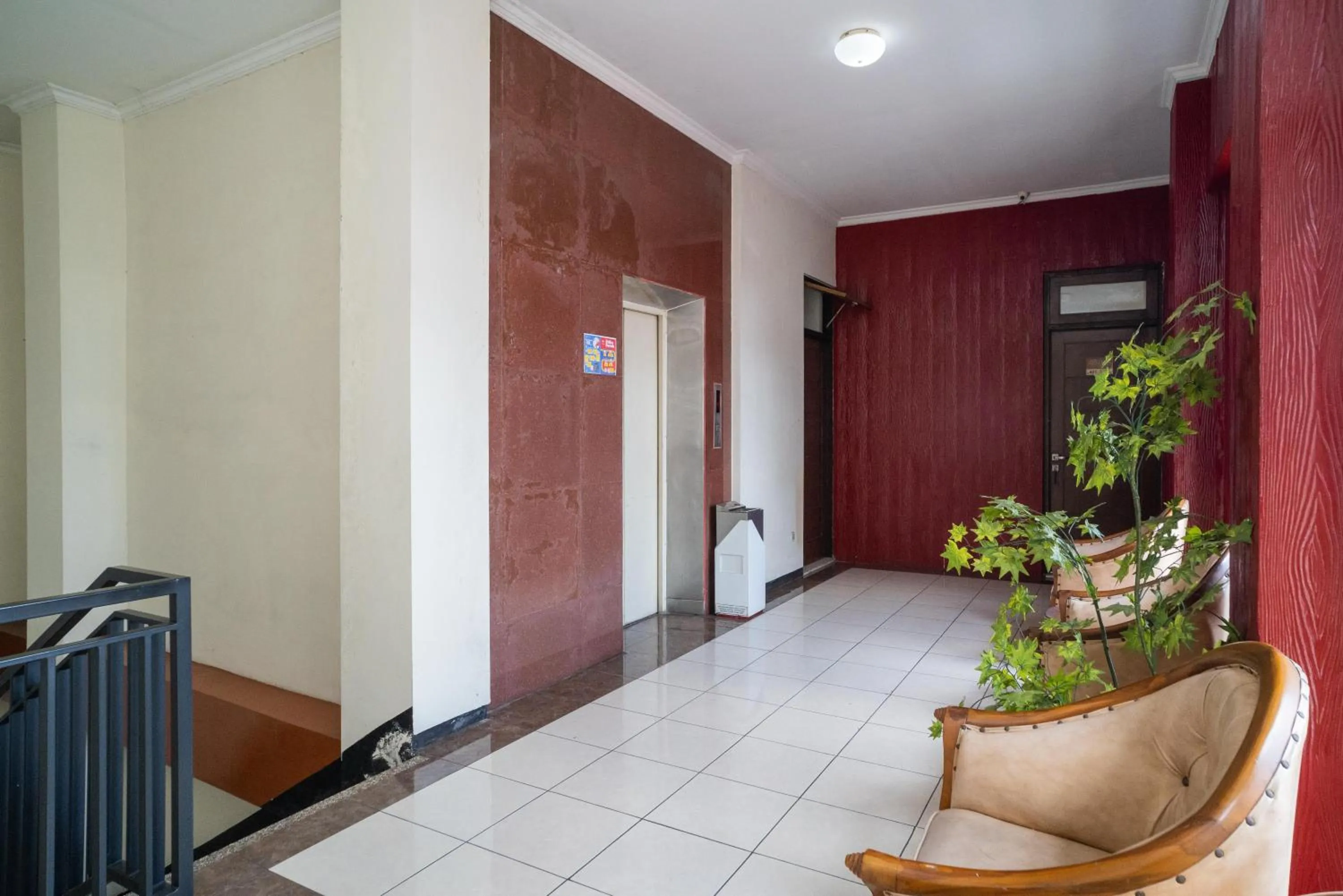 Facade/entrance in Urbanview Hotel de Kopen Malang by RedDoorz