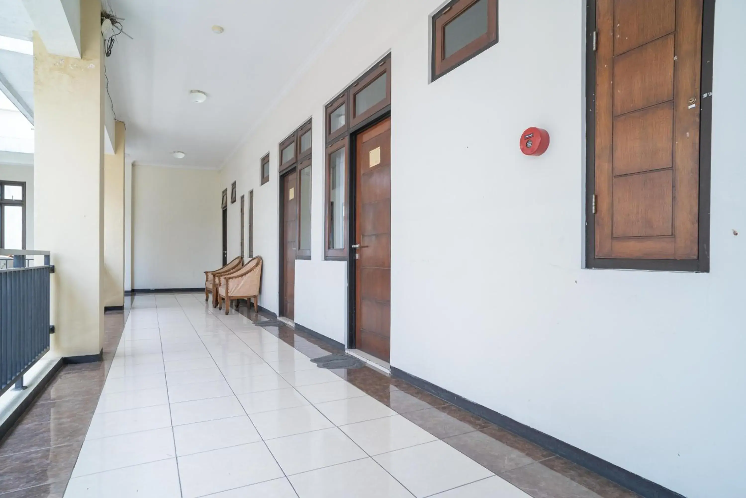 Facade/entrance in Urbanview Hotel de Kopen Malang by RedDoorz Facade/entrance in Urbanview Hotel de Kopen Malang by RedDoorz