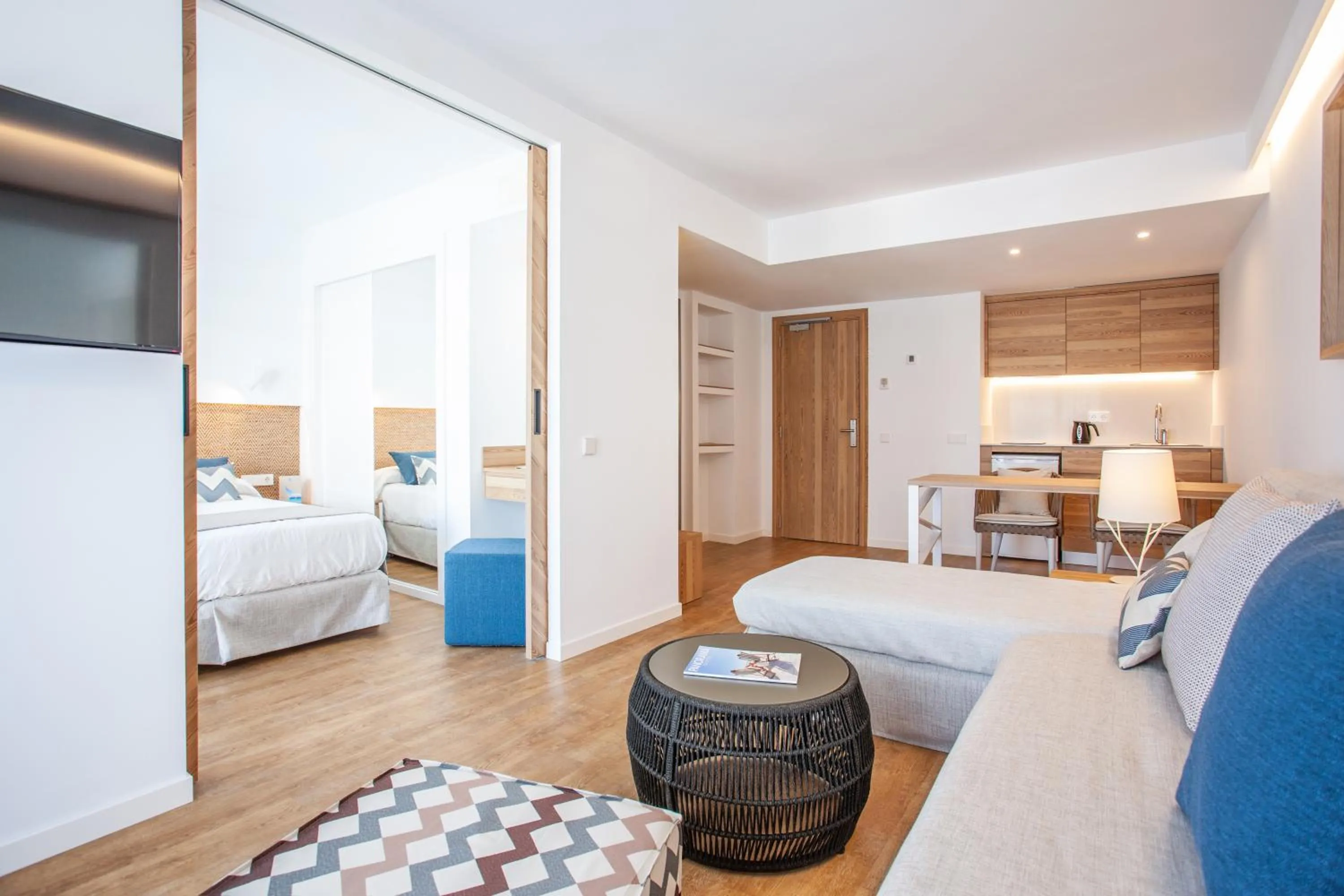 Living room, Bed in Grupotel Picafort Beach