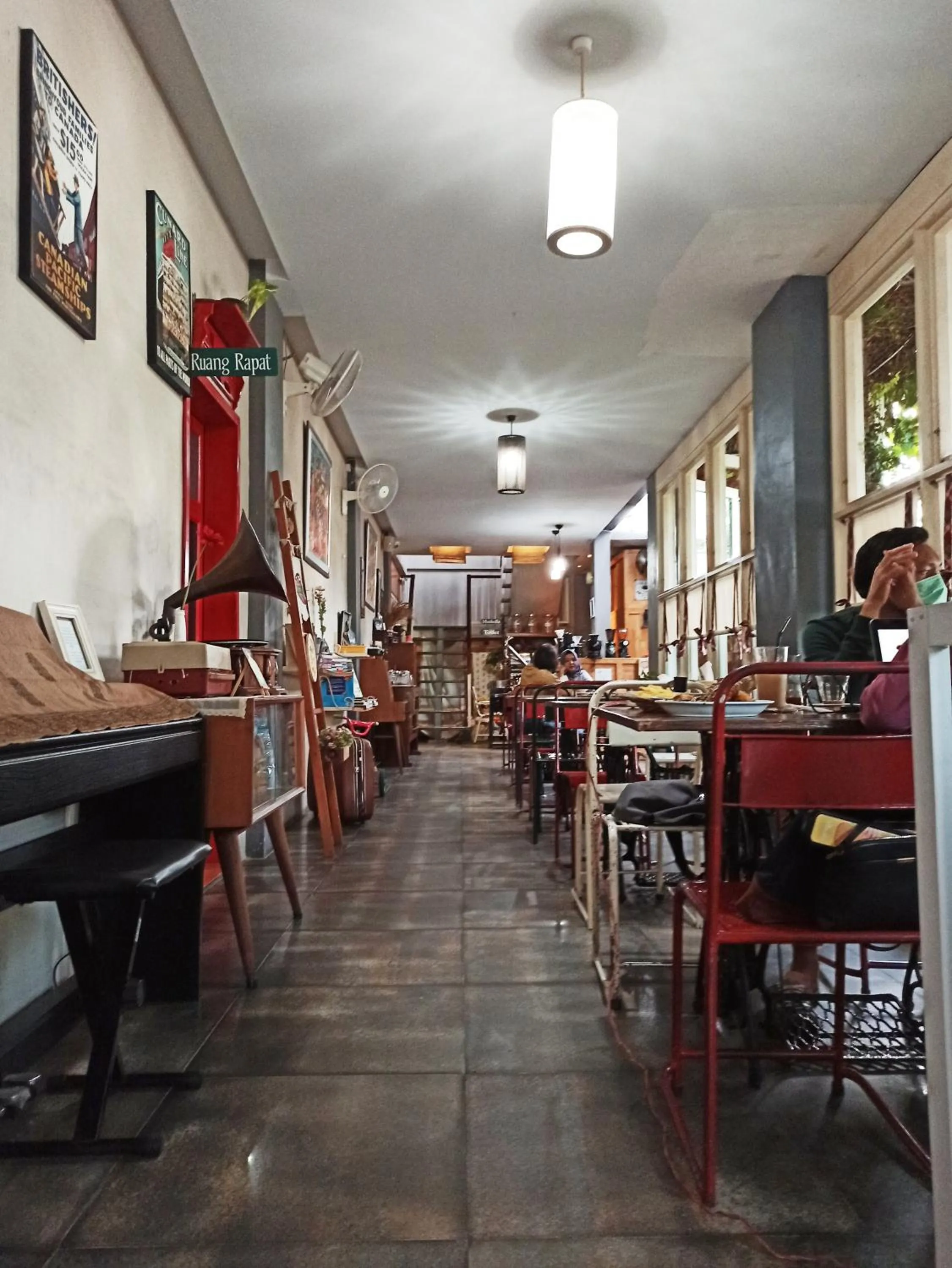 Restaurant/places to eat in Roemah 28 Syariah