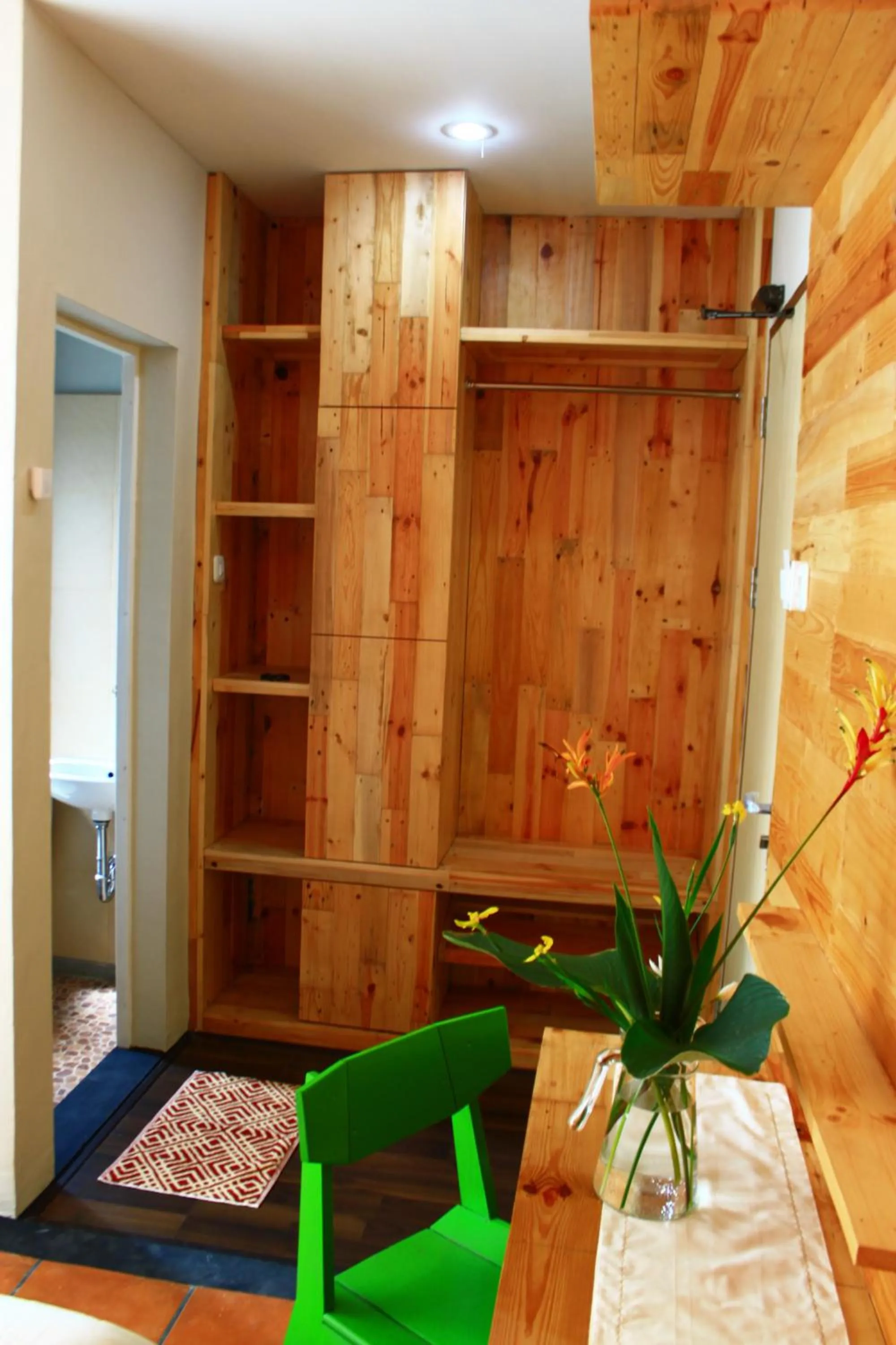 wardrobe in Roemah 28 Syariah