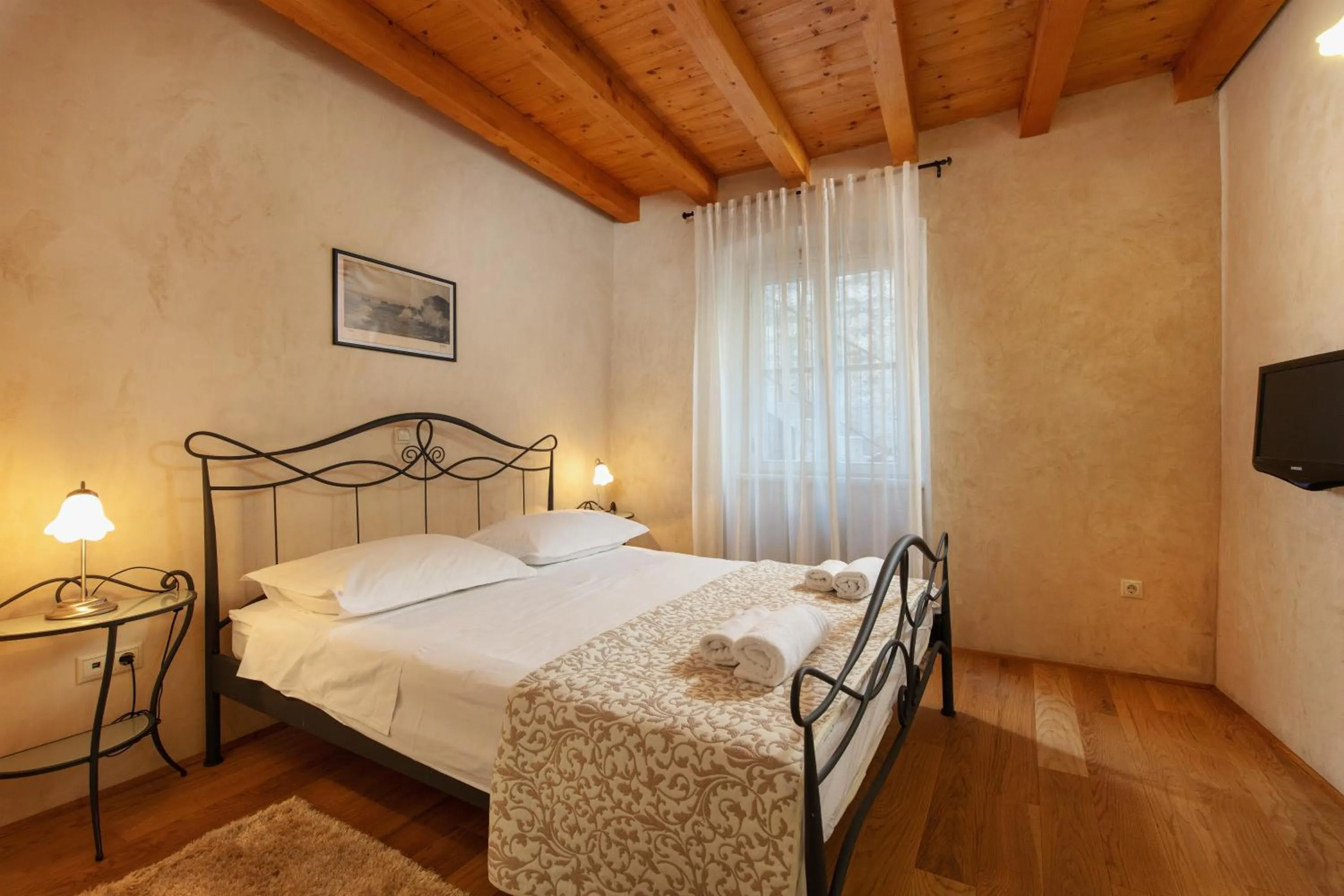 Bed in Villa Mama - Traditional Apartments in Omis, free parking