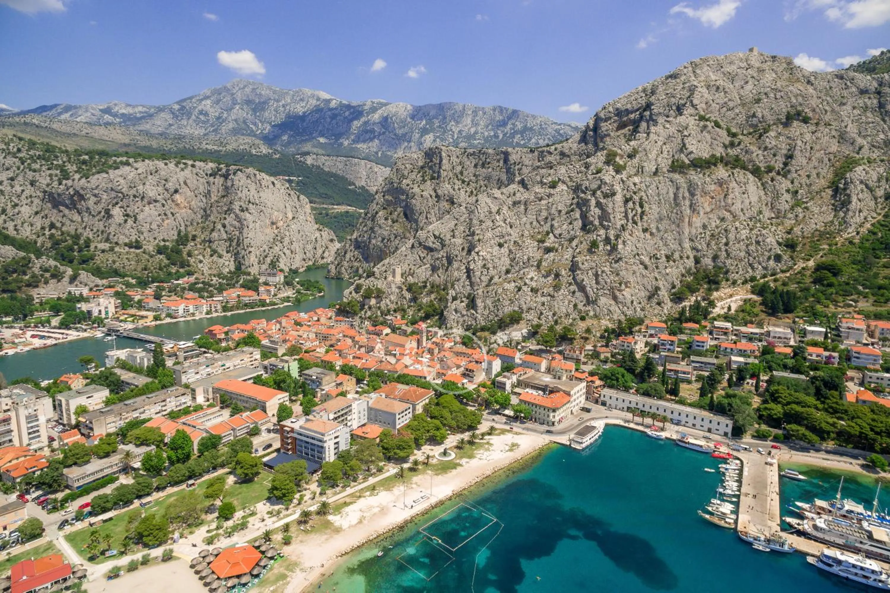 Day in Villa Mama - Traditional Apartments in Omis, free parking