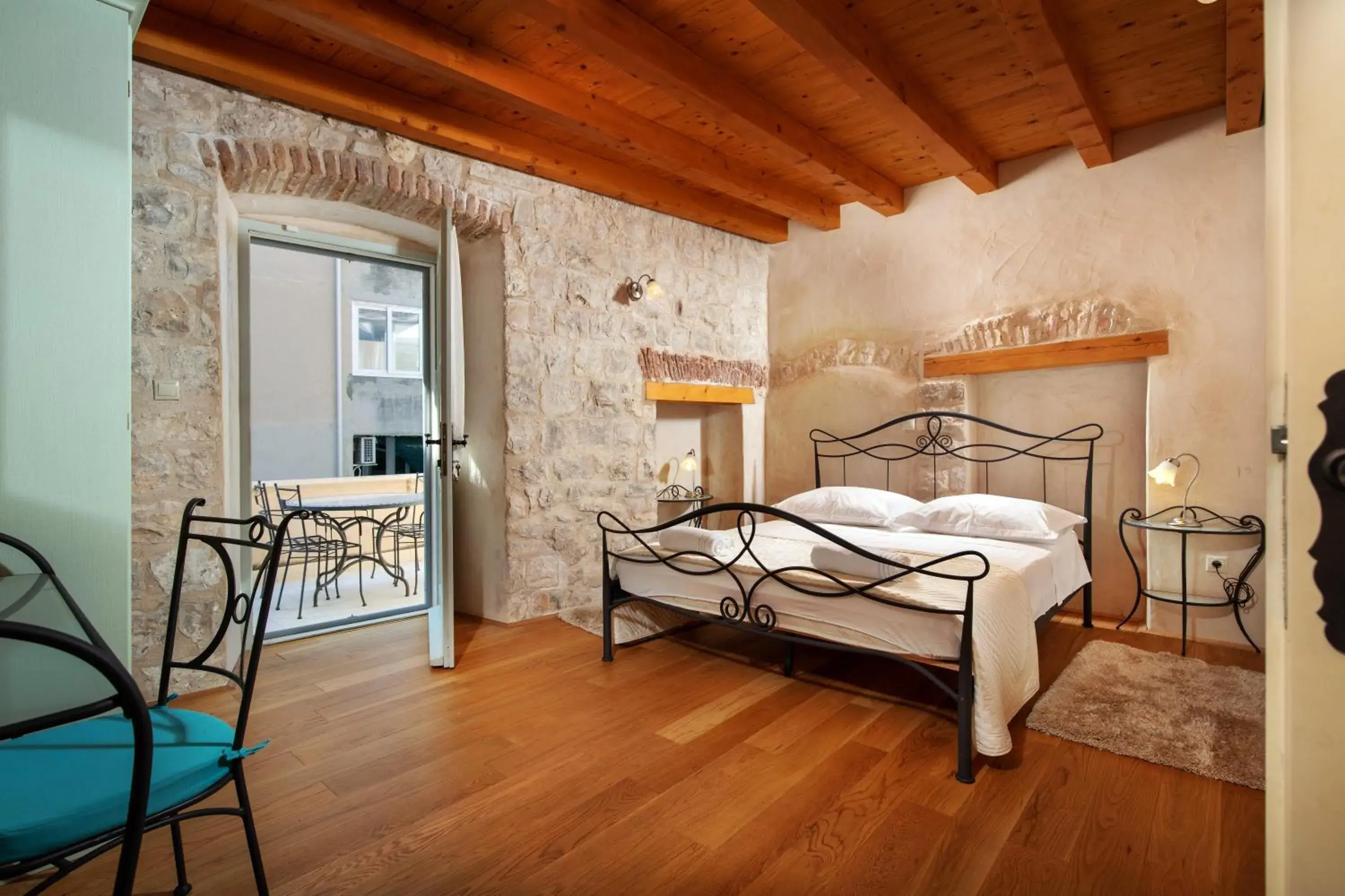 Bed in Villa Mama - Traditional Apartments in Omis, free parking Bed in Villa Mama - Traditional Apartments in Omis, free parking