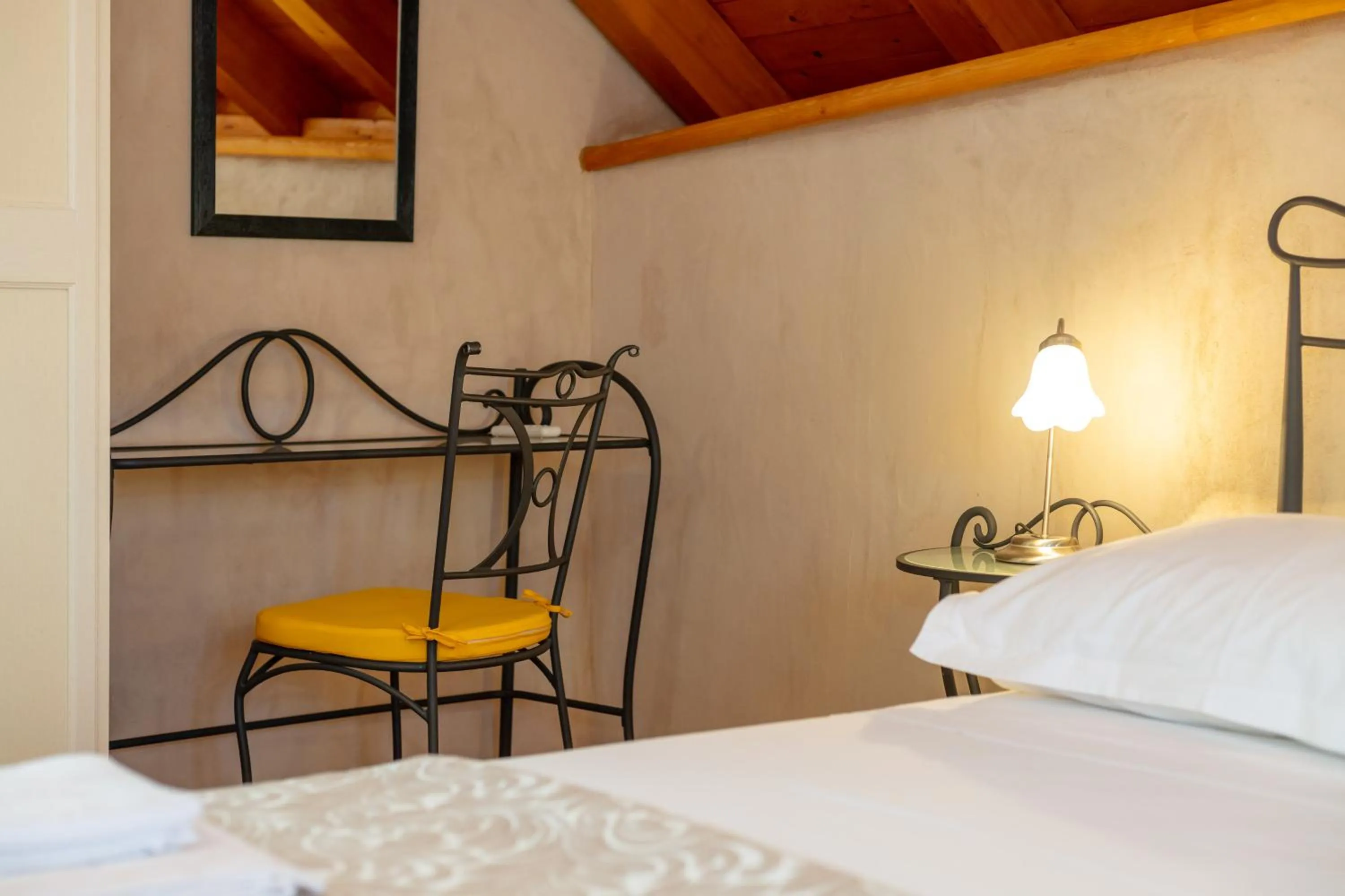 Bed in Villa Mama - Traditional Apartments in Omis, free parking