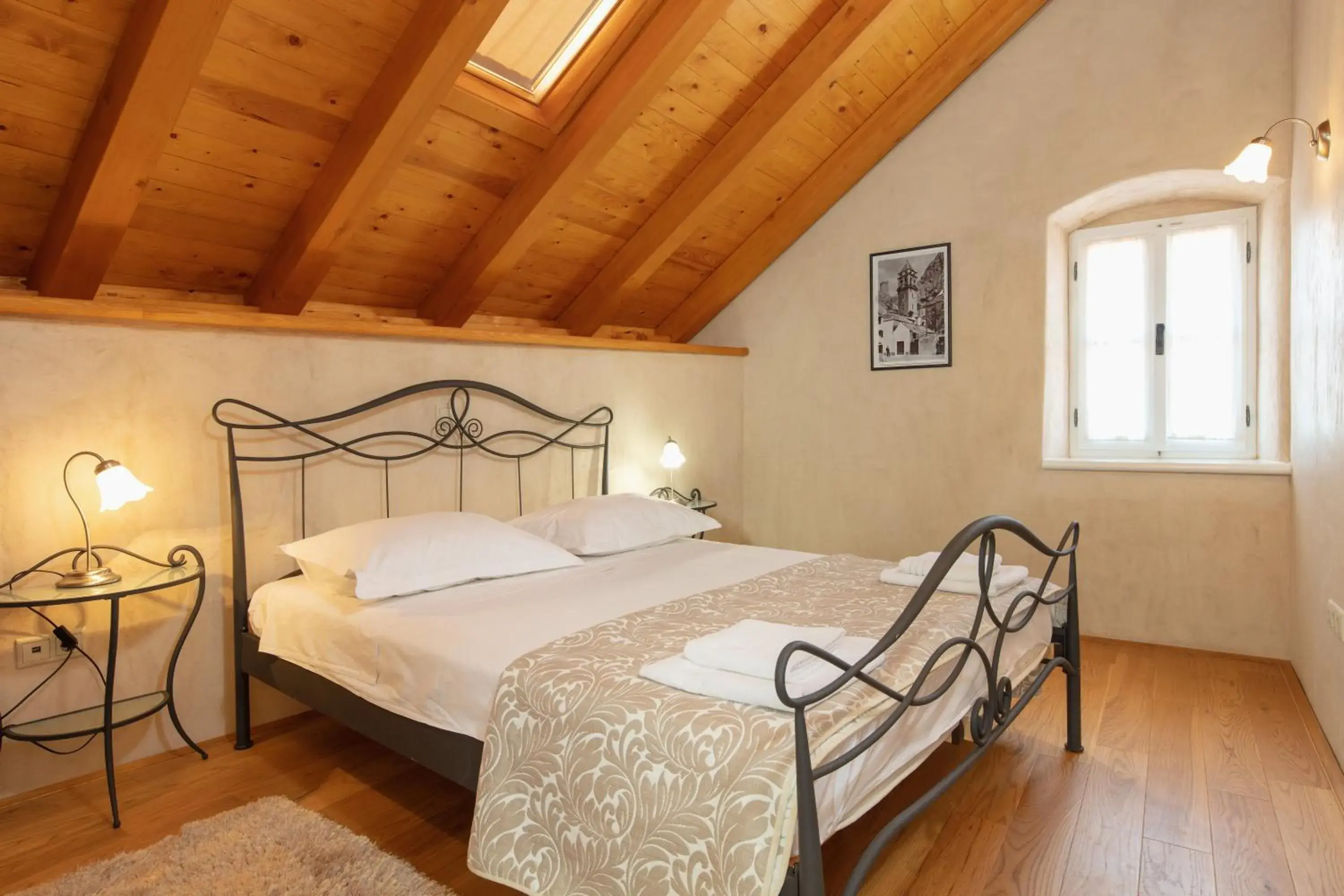 Bed in Villa Mama - Traditional Apartments in Omis, free parking Bed in Villa Mama - Traditional Apartments in Omis, free parking