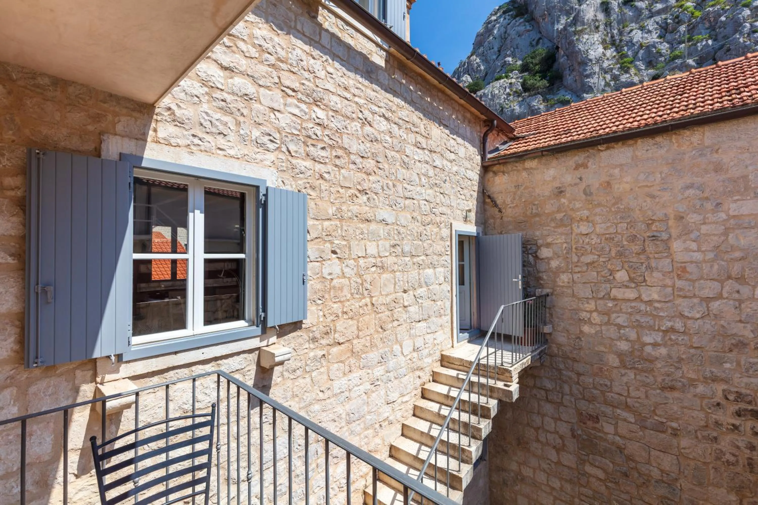 Patio in Villa Mama - Traditional Apartments in Omis, free parking