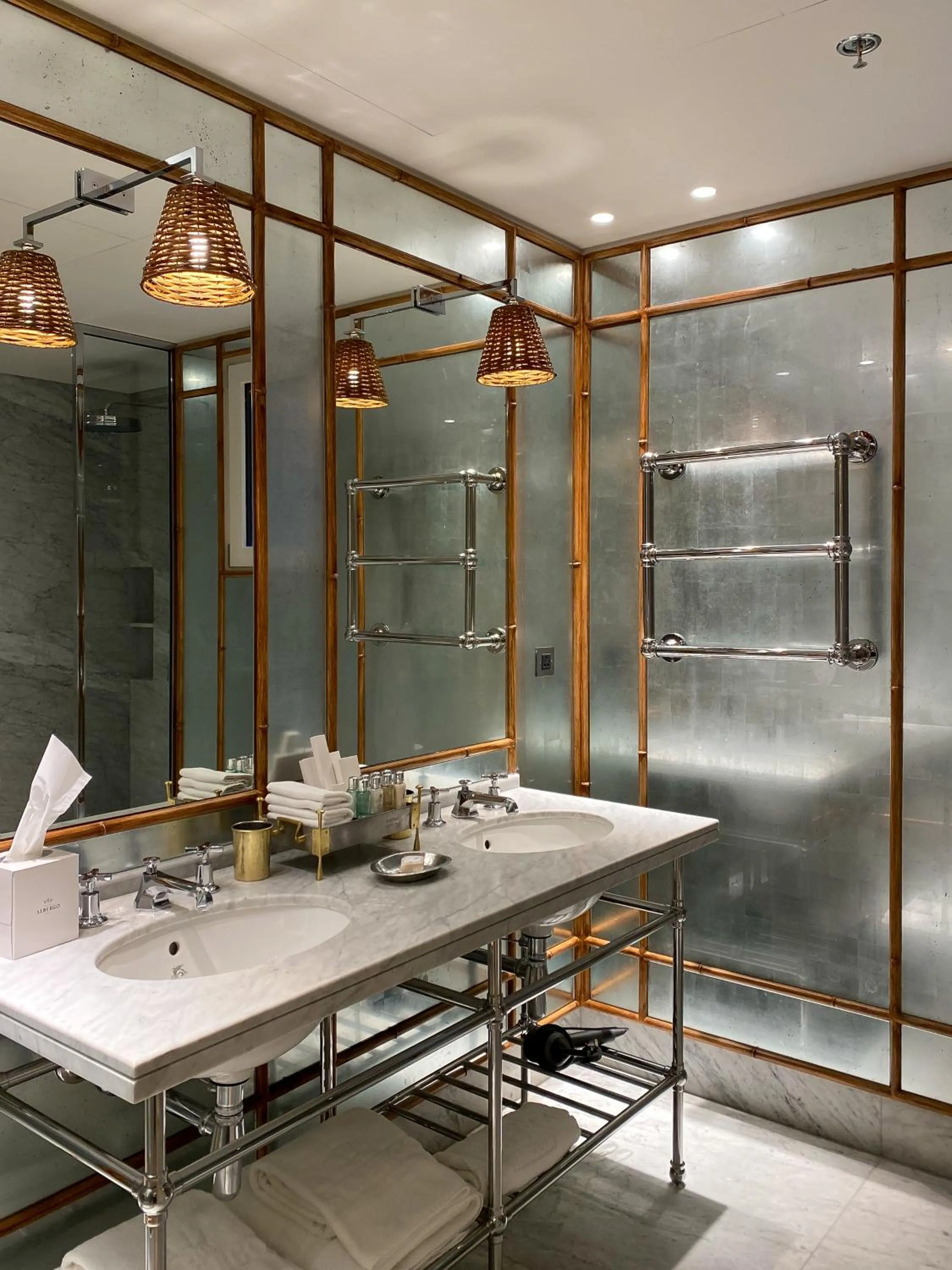 Bathroom in Albergo Hotel