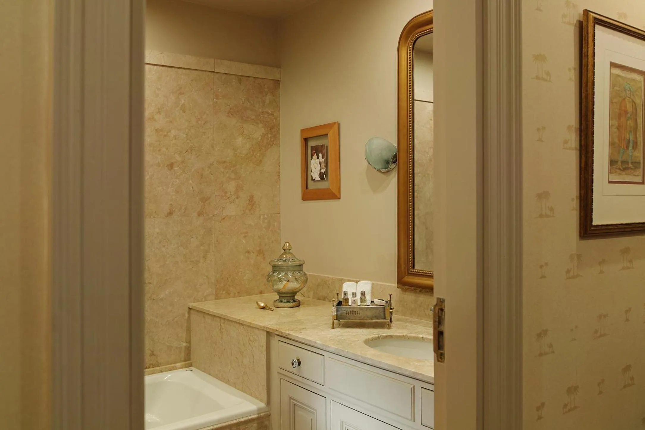 Bathroom in Albergo Hotel