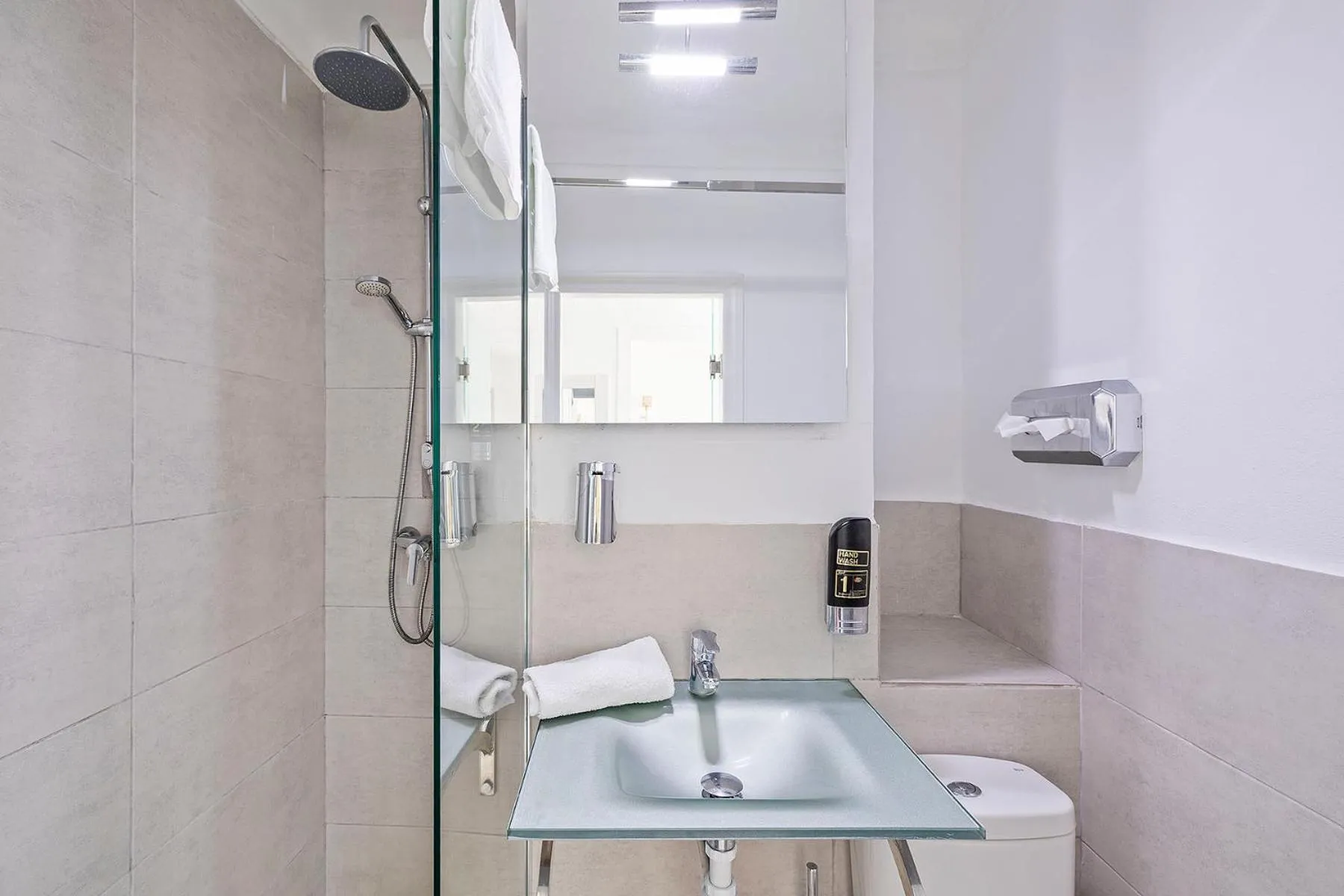 Shower in SB Arenal 2 Star