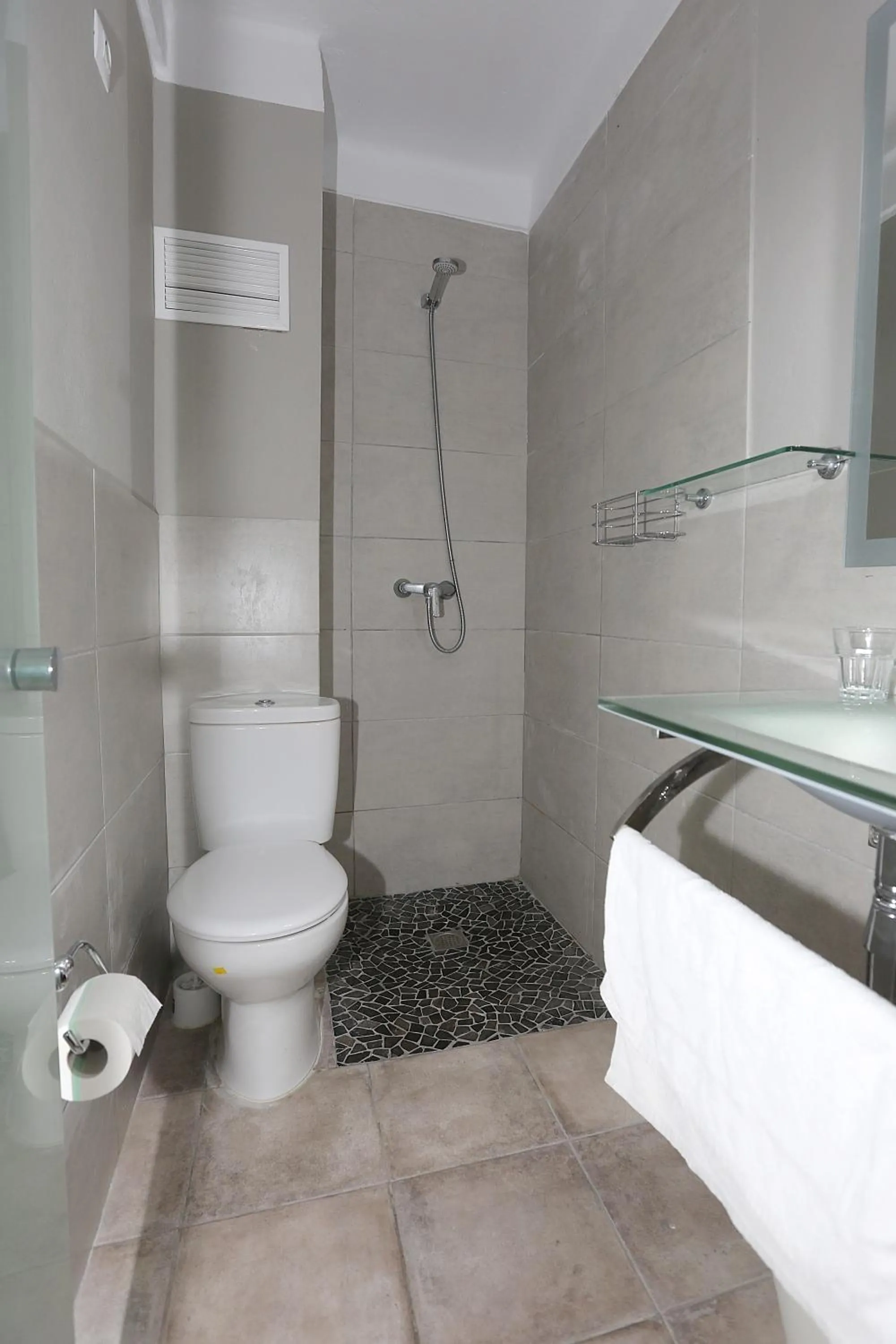 Bathroom in SB Arenal 2 Star