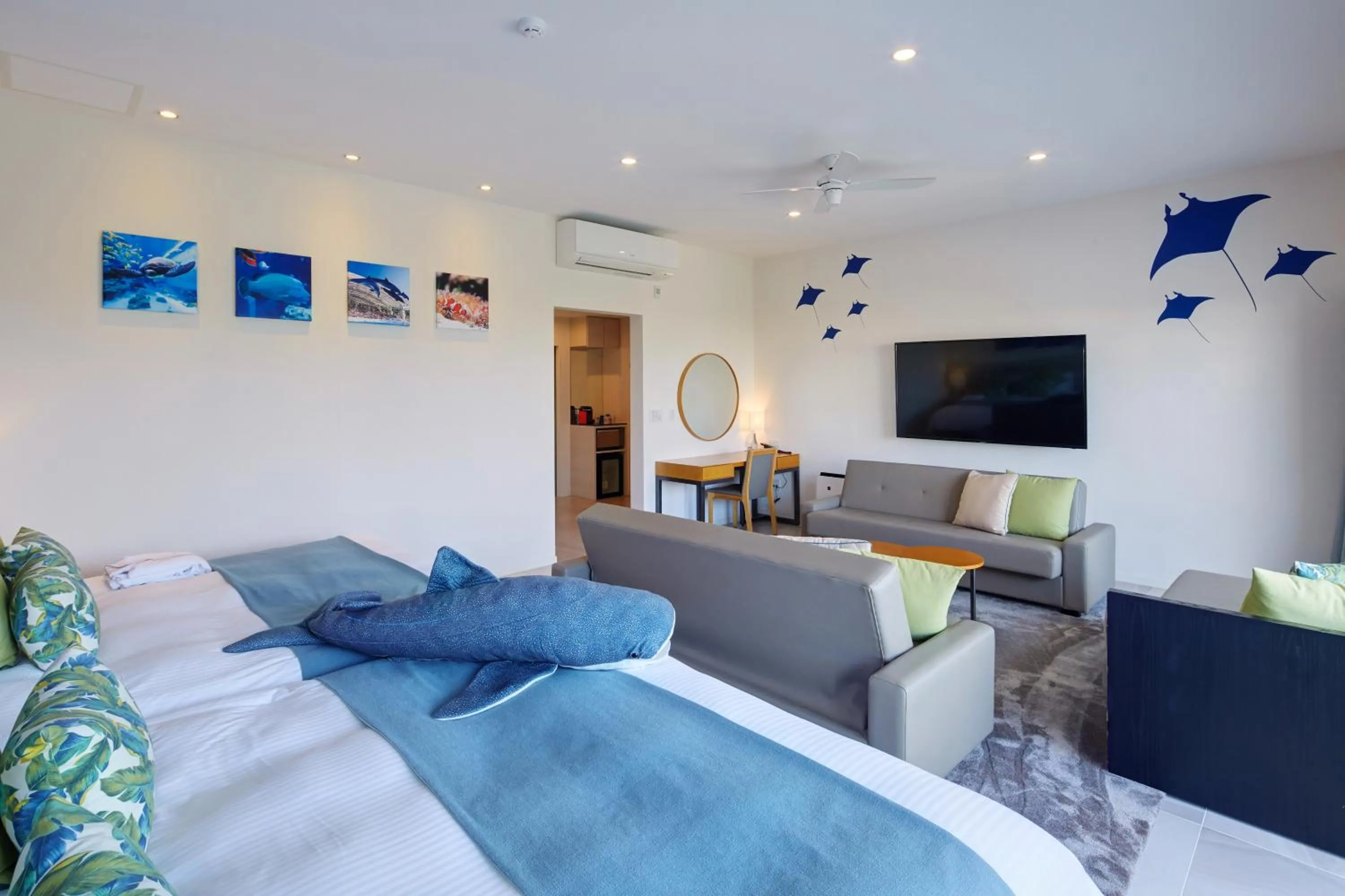 Photo of the whole room in Royal View Hotel Churaumi