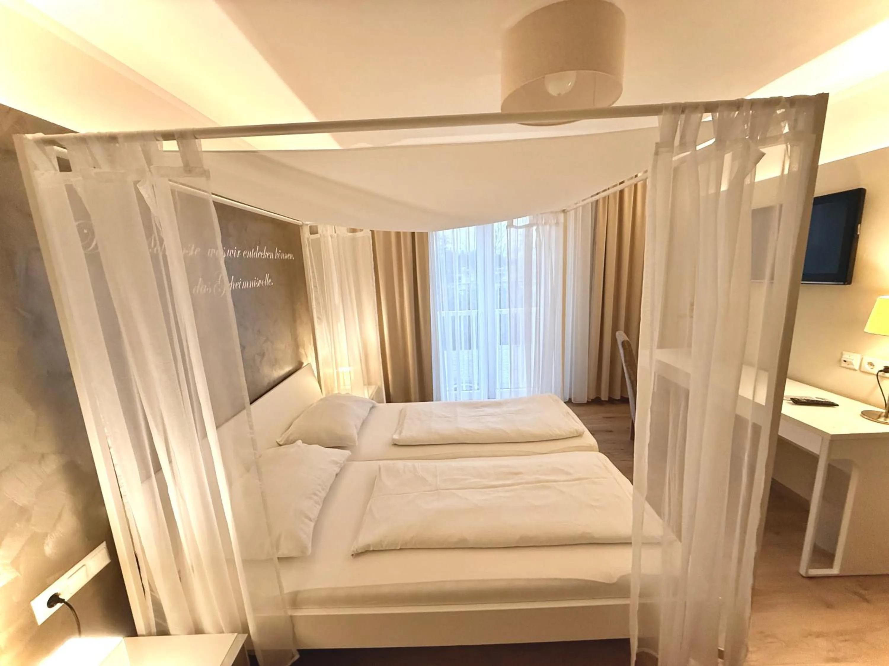 Bedroom, Bed in Hotel Restaurant FIDI