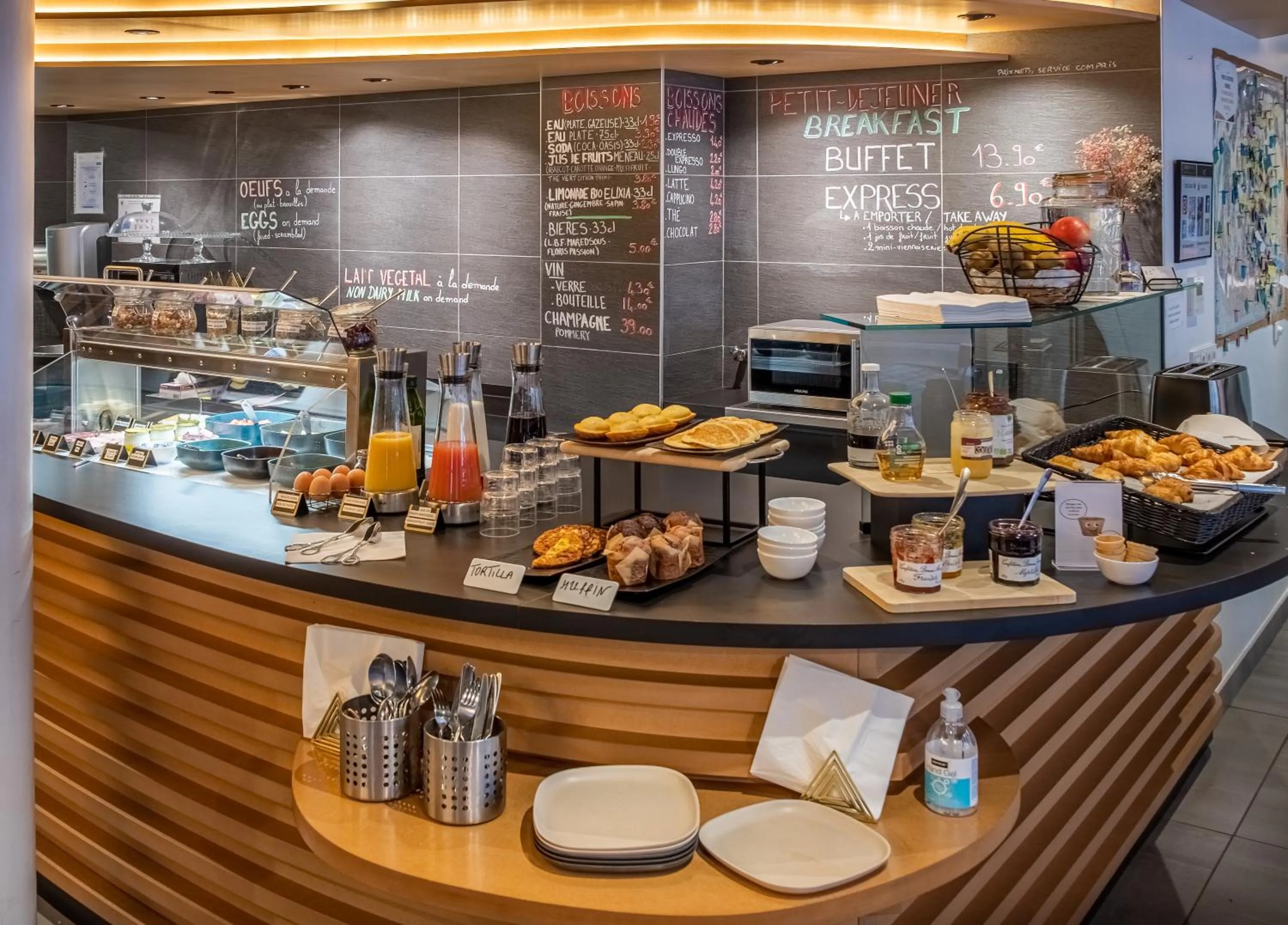 Breakfast in Urban Bivouac Hotel