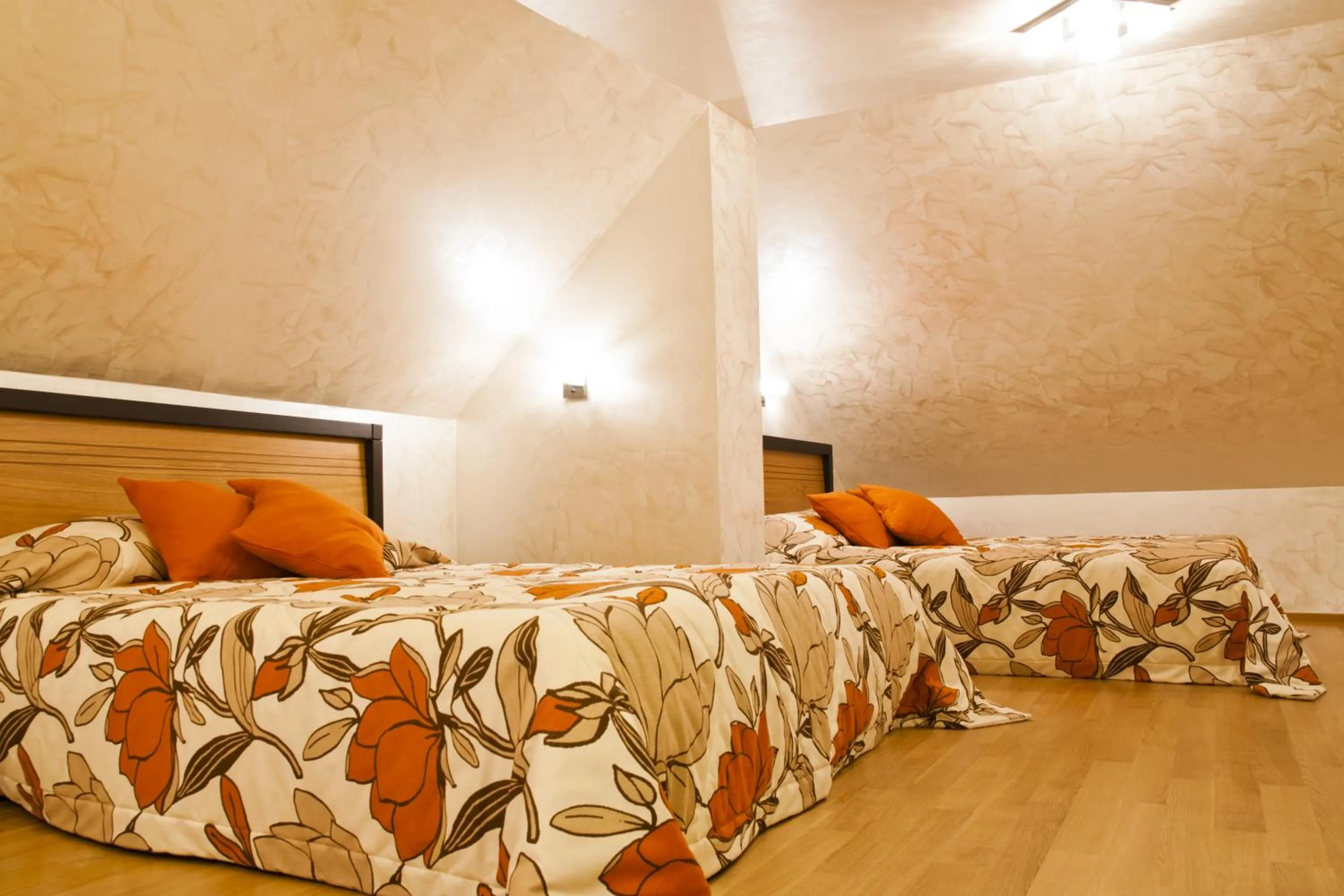 Shower, Bed in Efbet Hotel