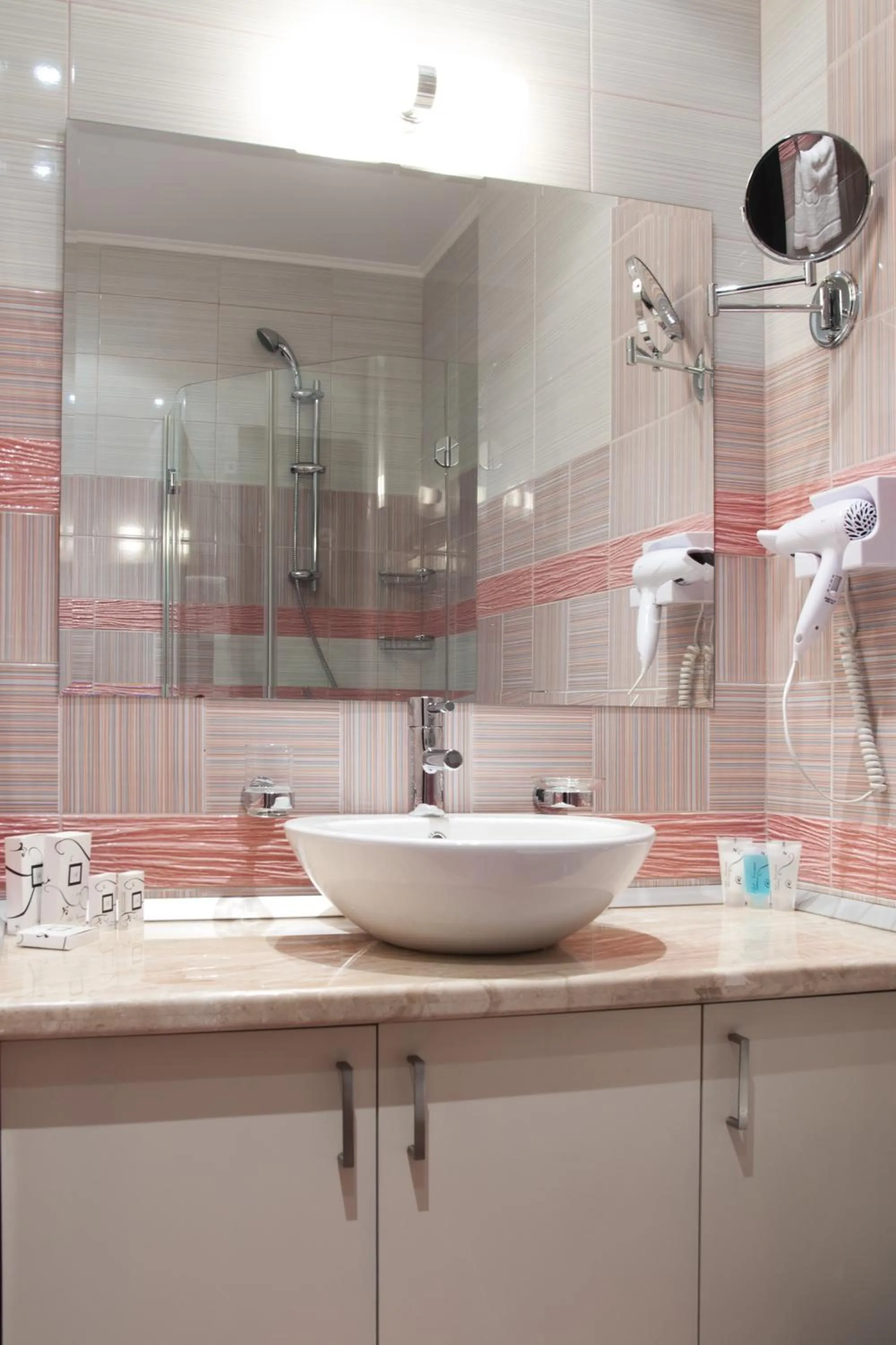 Shower in Efbet Hotel