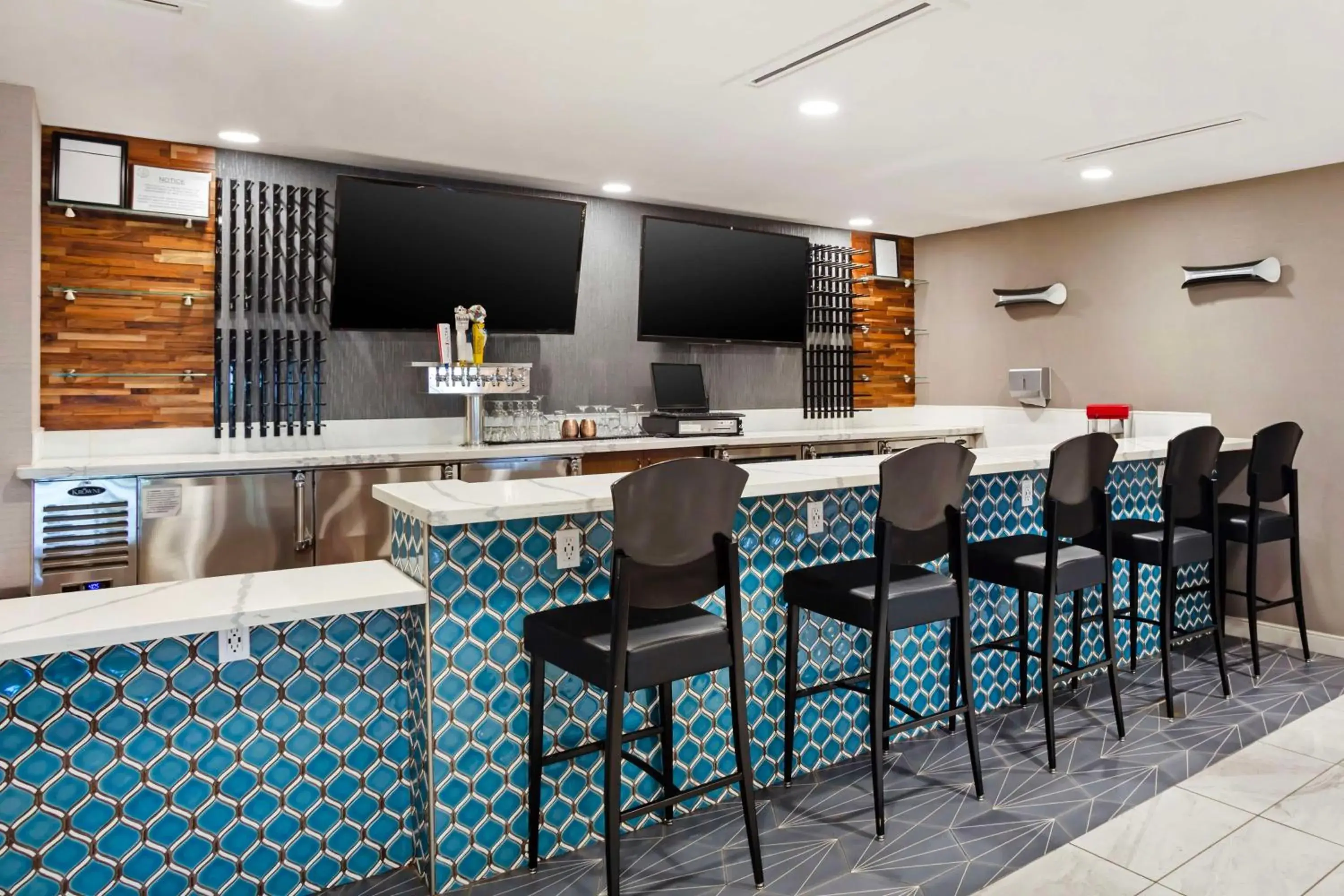 Lounge or bar in Best Western Plus Coalinga Inn Lounge or bar in Best Western Plus Coalinga Inn