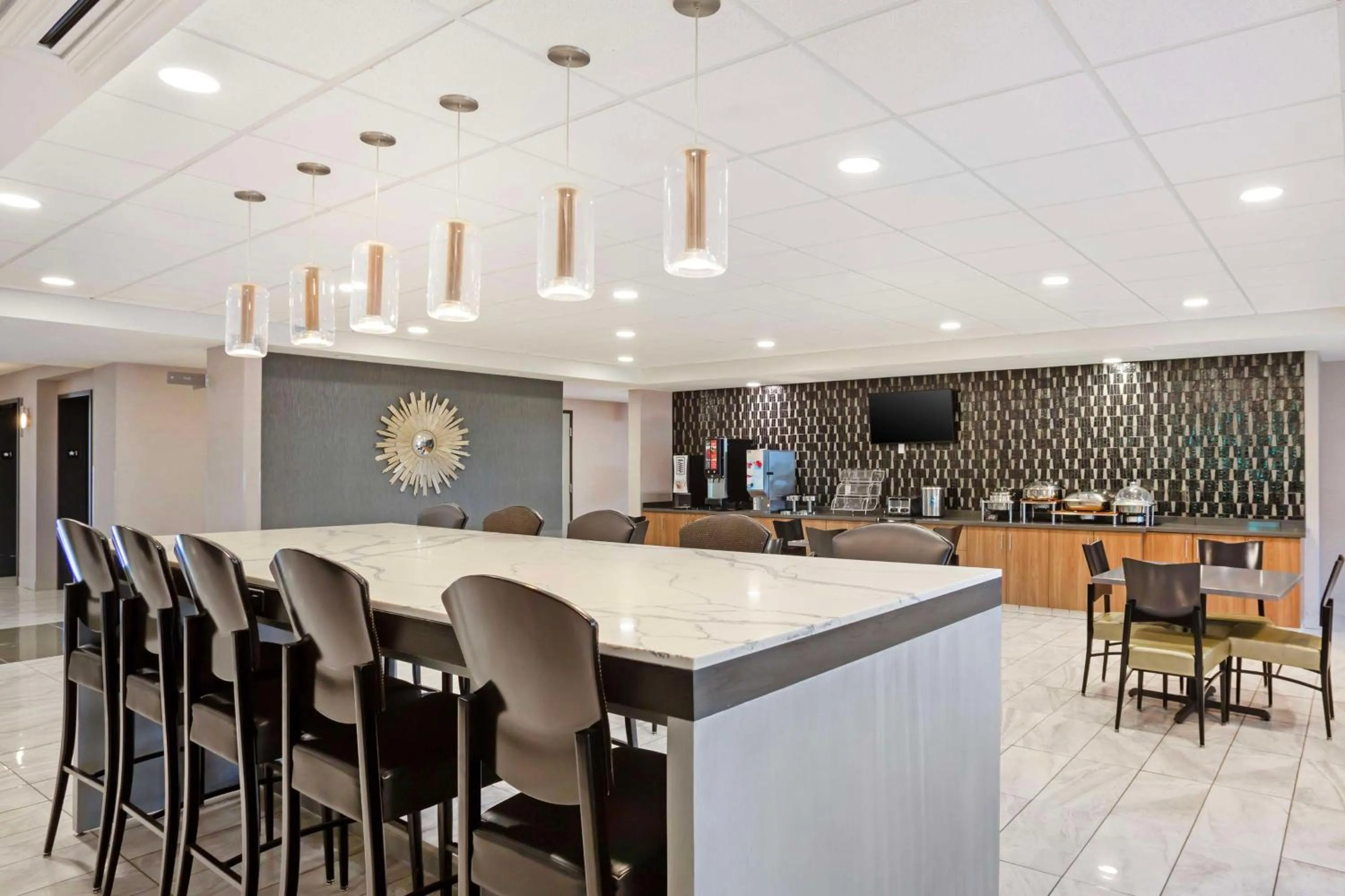 Breakfast in Best Western Plus Coalinga Inn