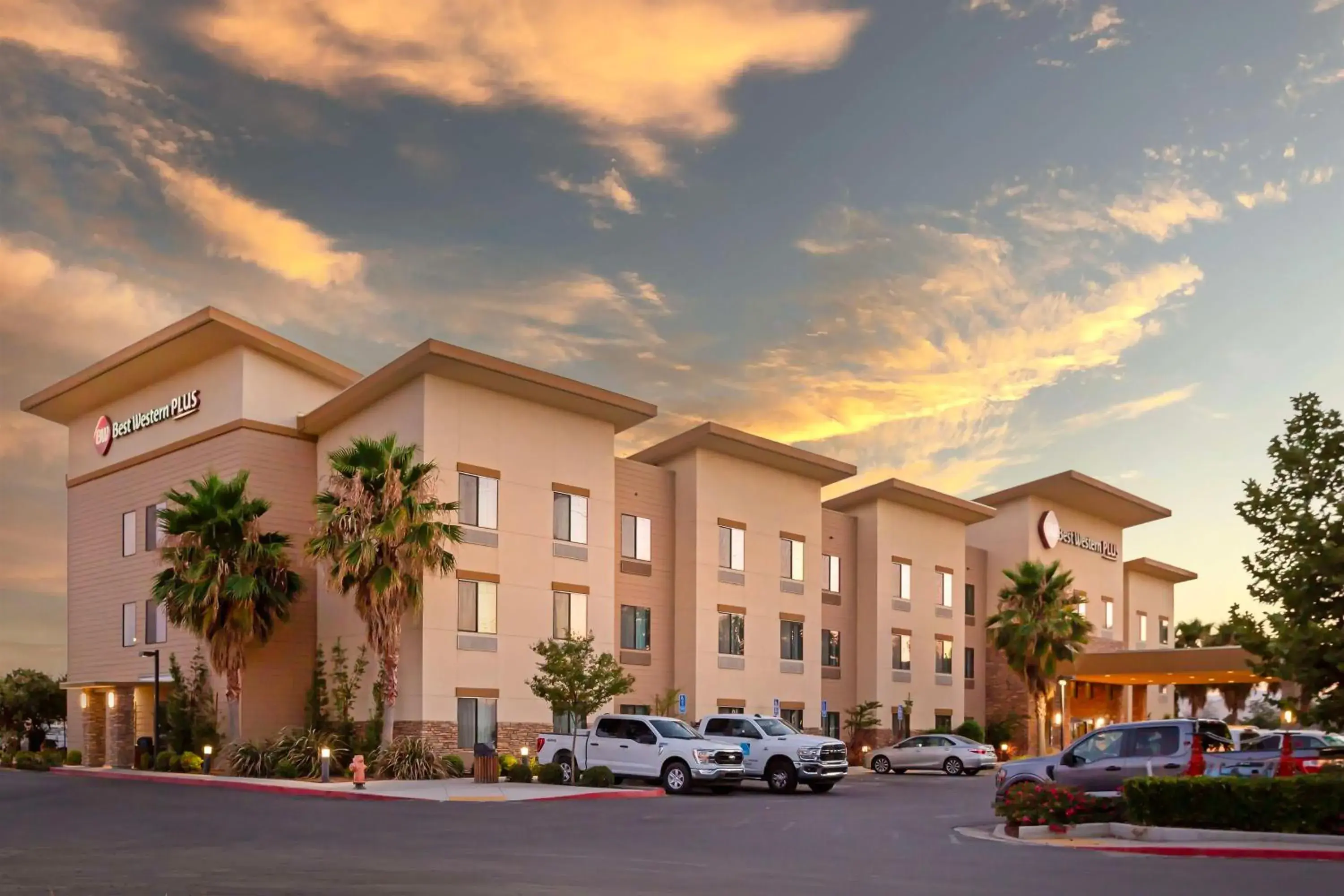 Property building in Best Western Plus Coalinga Inn Property building in Best Western Plus Coalinga Inn