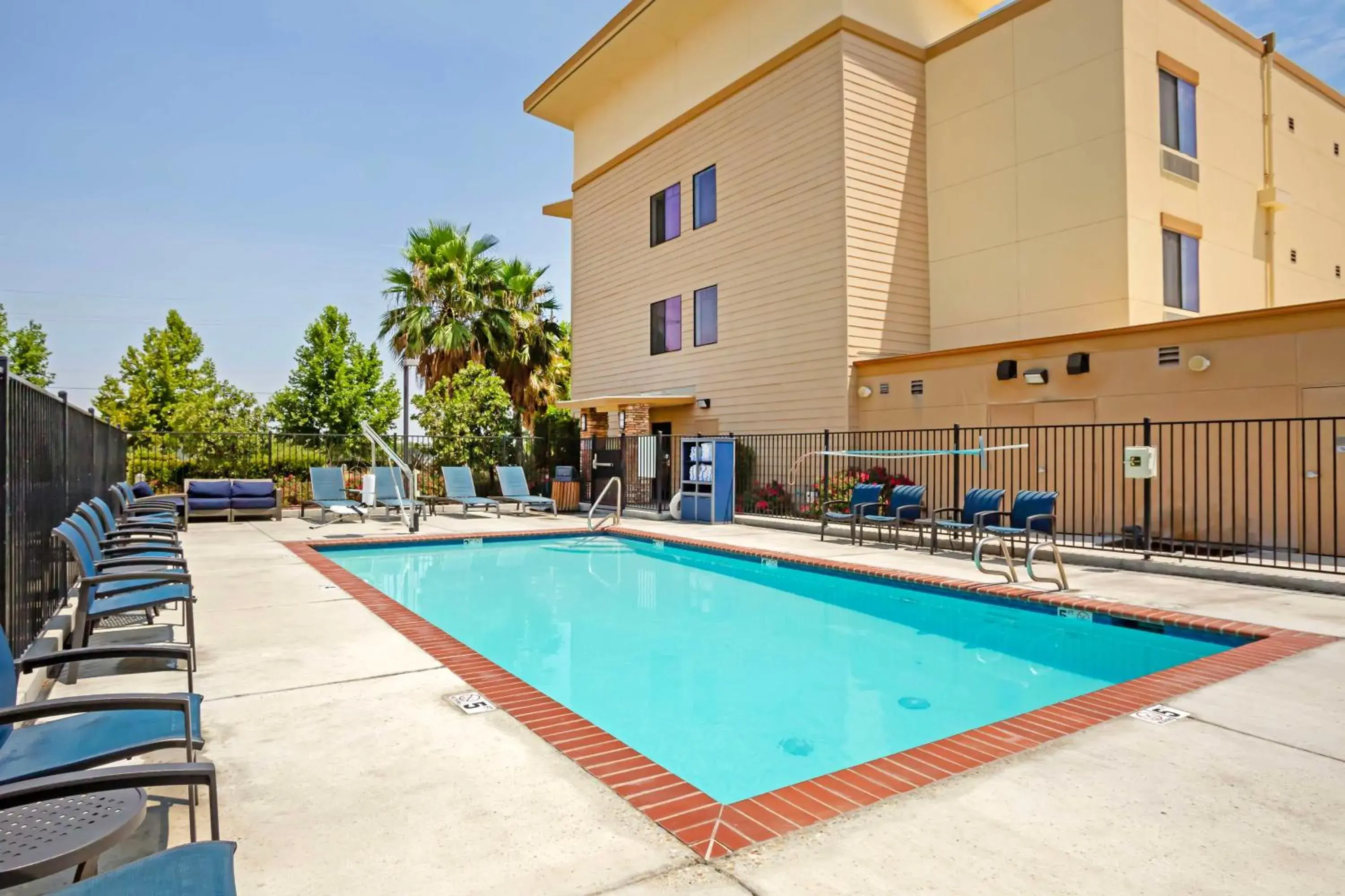 Pool view in Best Western Plus Coalinga Inn Pool view in Best Western Plus Coalinga Inn