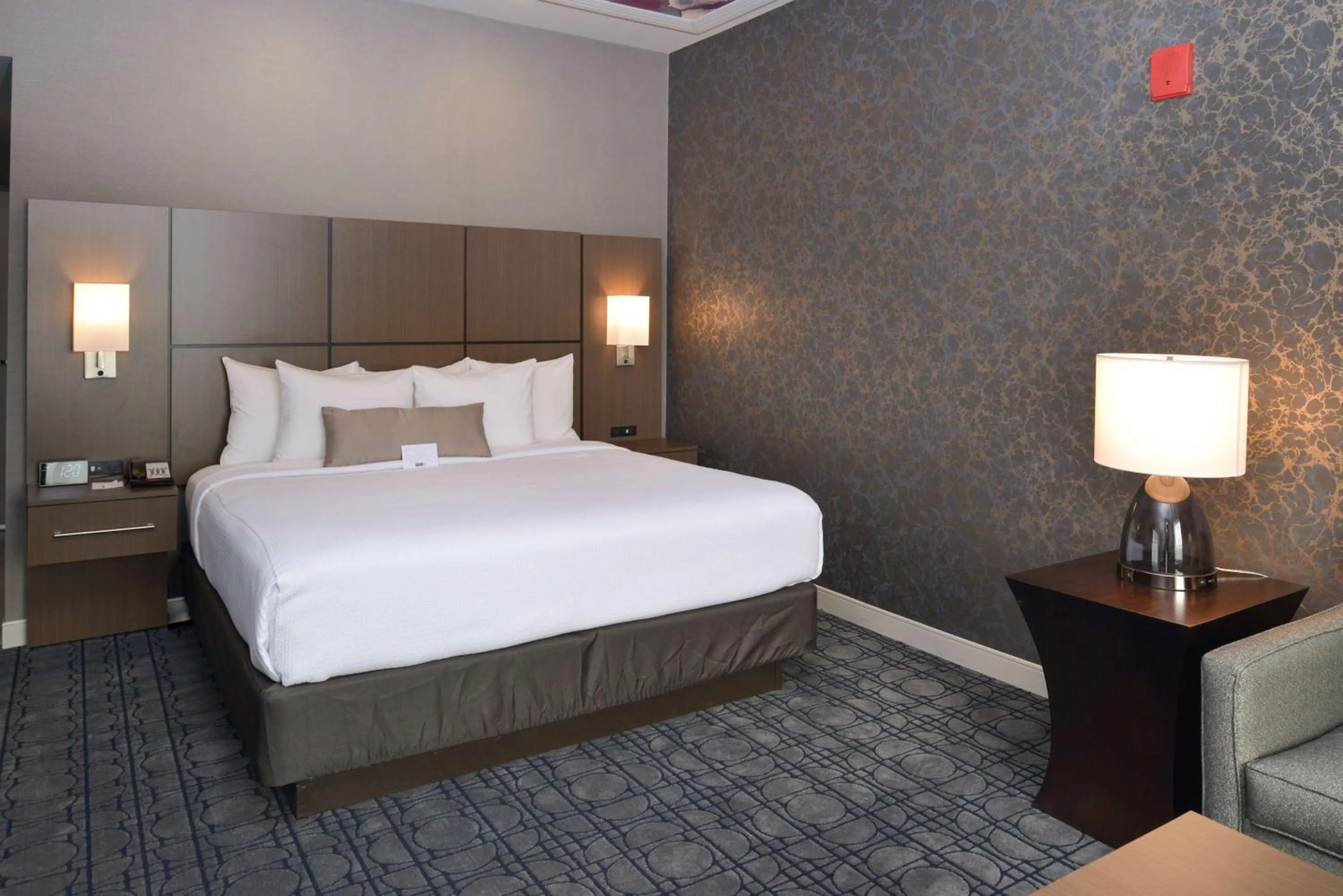 Photo of the whole room, Bed in Best Western Plus Coalinga Inn