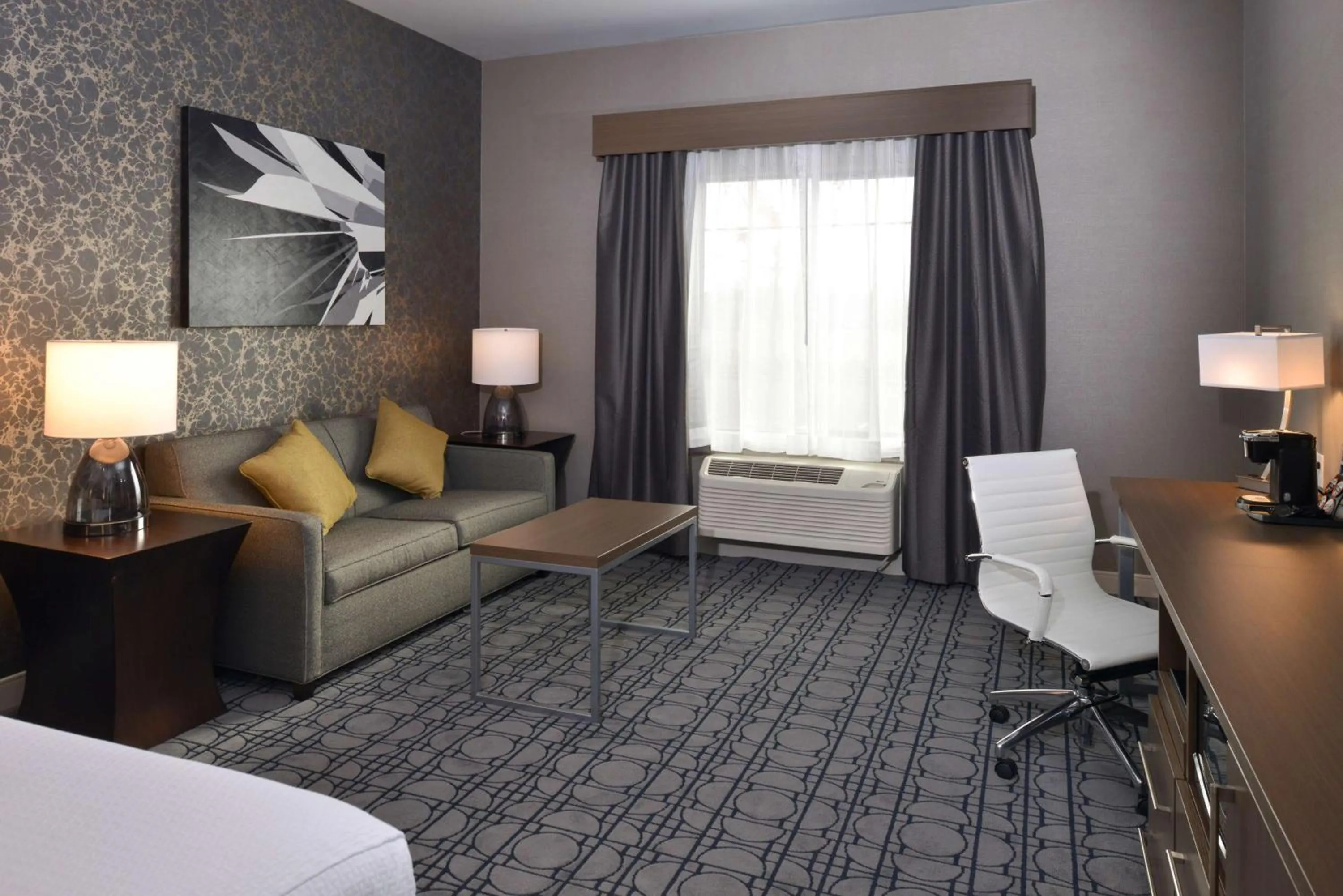 Photo of the whole room, Bed in Best Western Plus Coalinga Inn