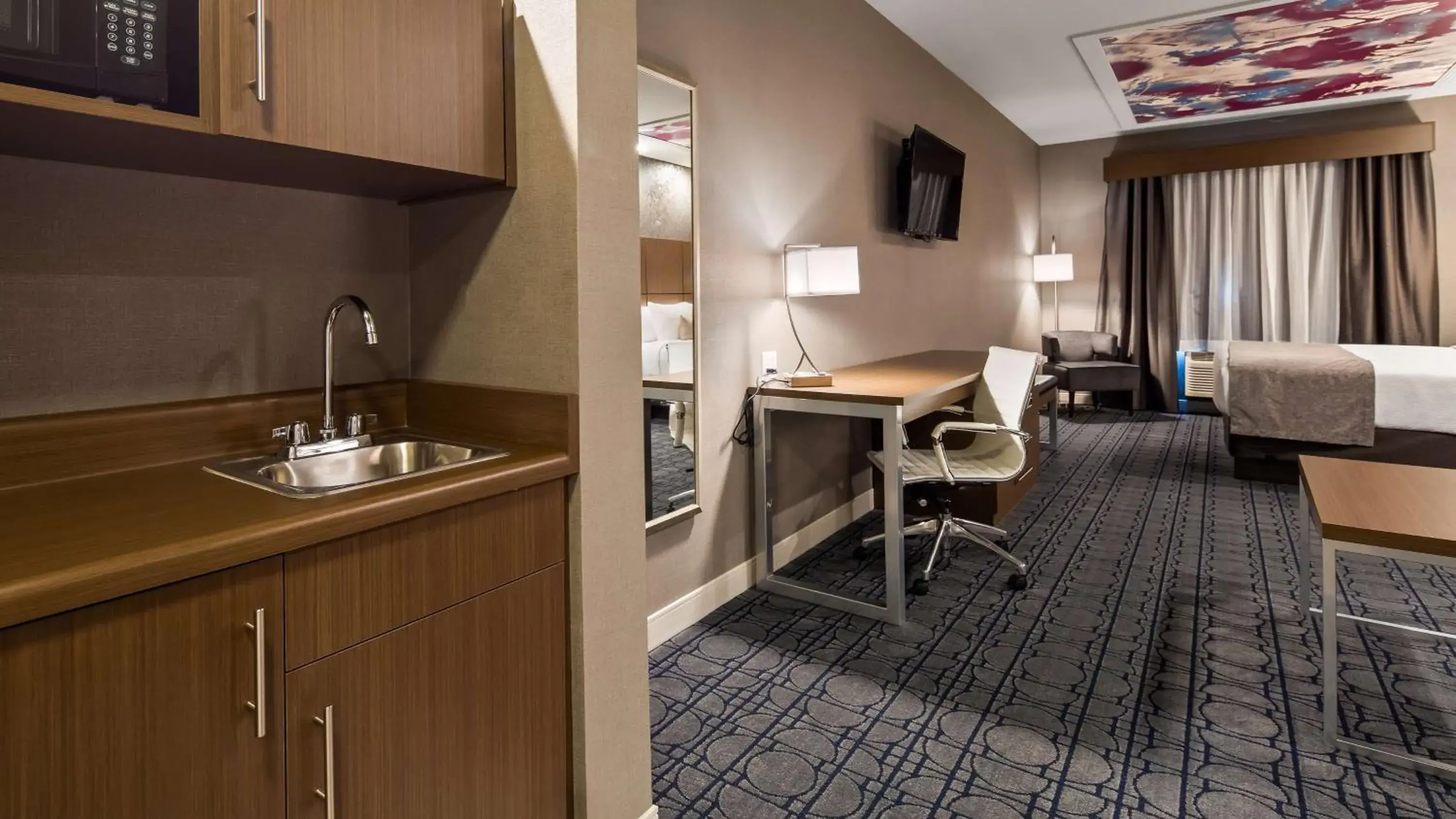 Photo of the whole room, Bed in Best Western Plus Coalinga Inn Photo of the whole room, Bed in Best Western Plus Coalinga Inn