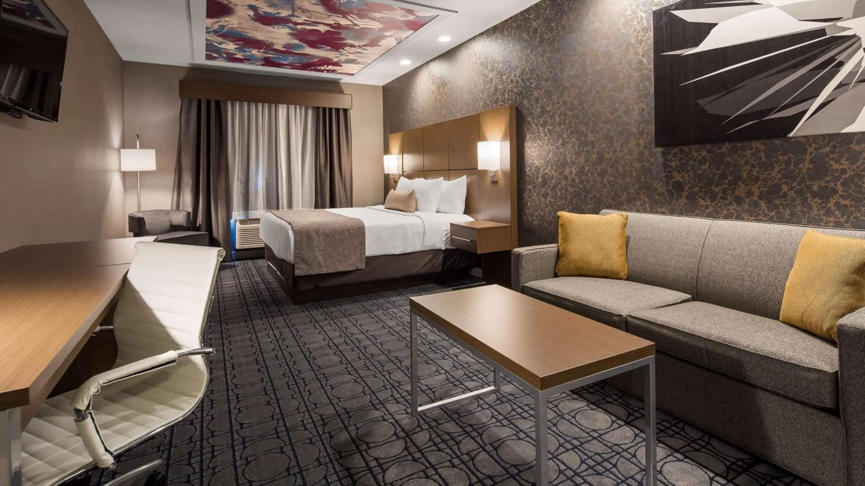 Photo of the whole room, Bed in Best Western Plus Coalinga Inn