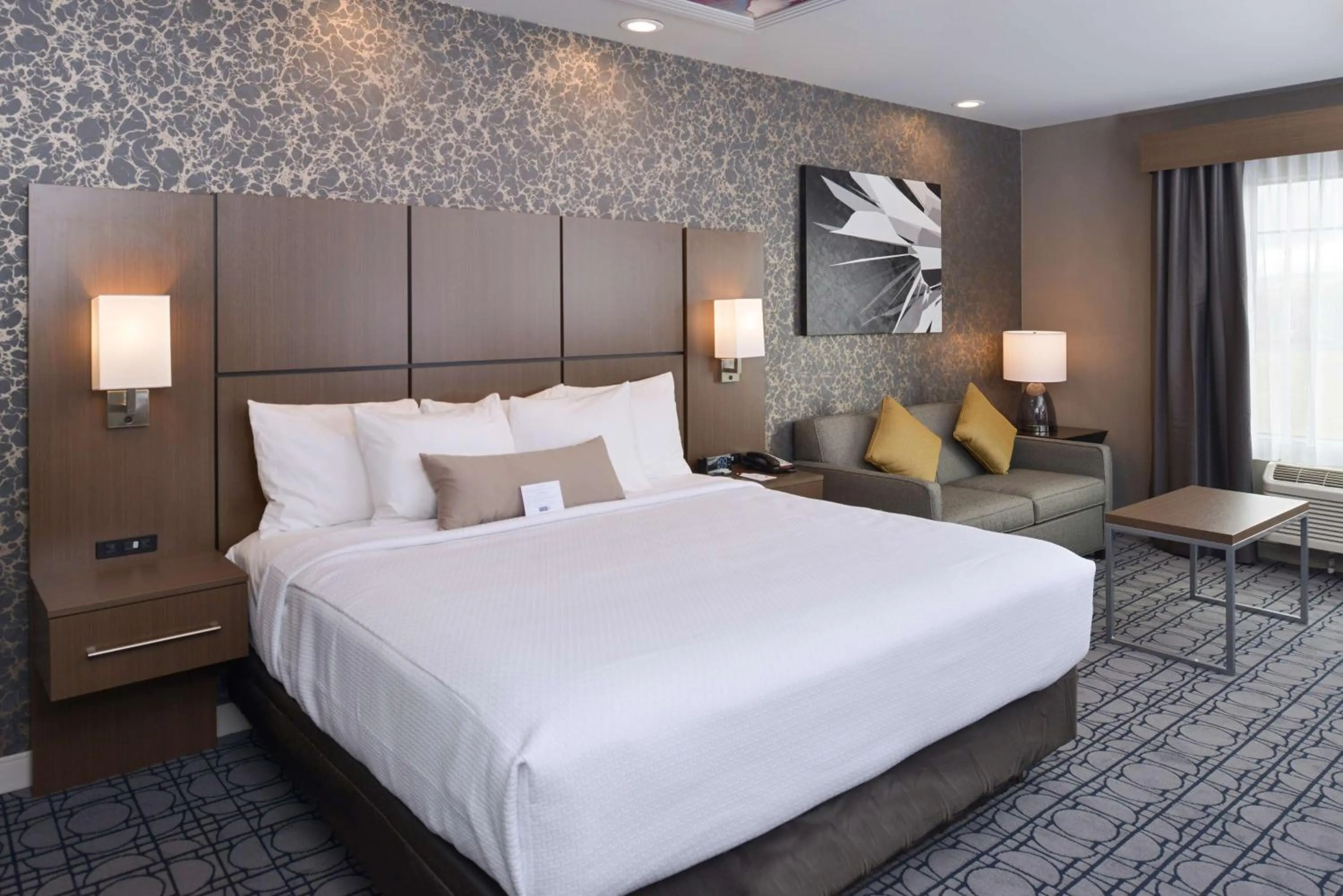 Photo of the whole room, Bed in Best Western Plus Coalinga Inn