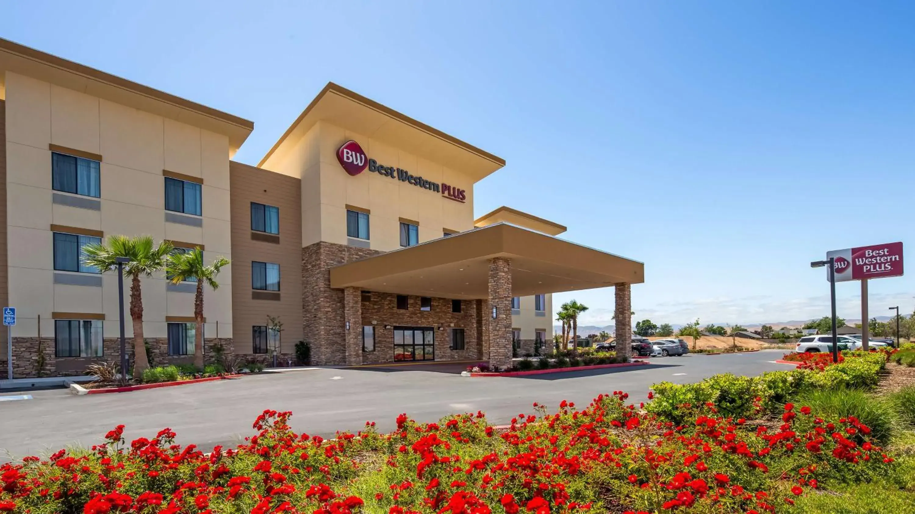 Property building in Best Western Plus Coalinga Inn Property building in Best Western Plus Coalinga Inn