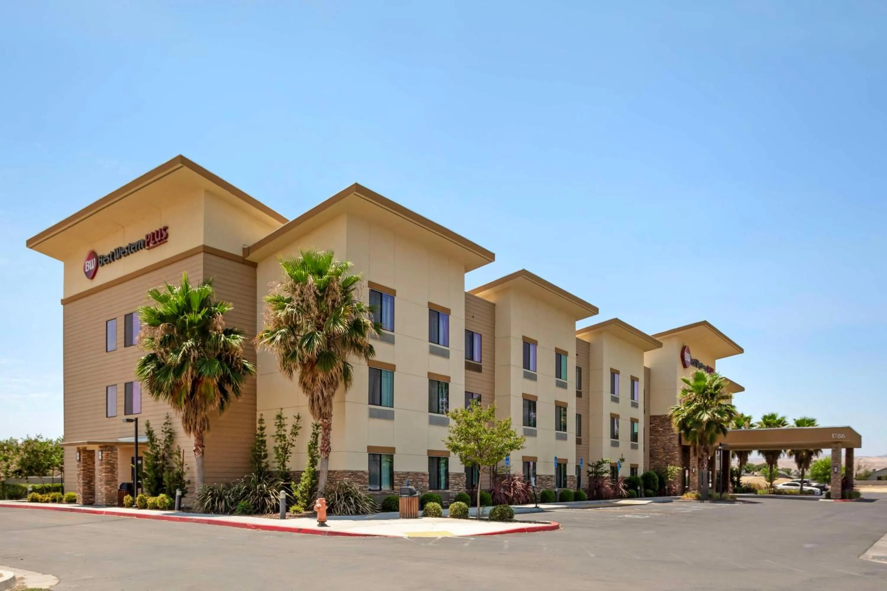 Property building in Best Western Plus Coalinga Inn