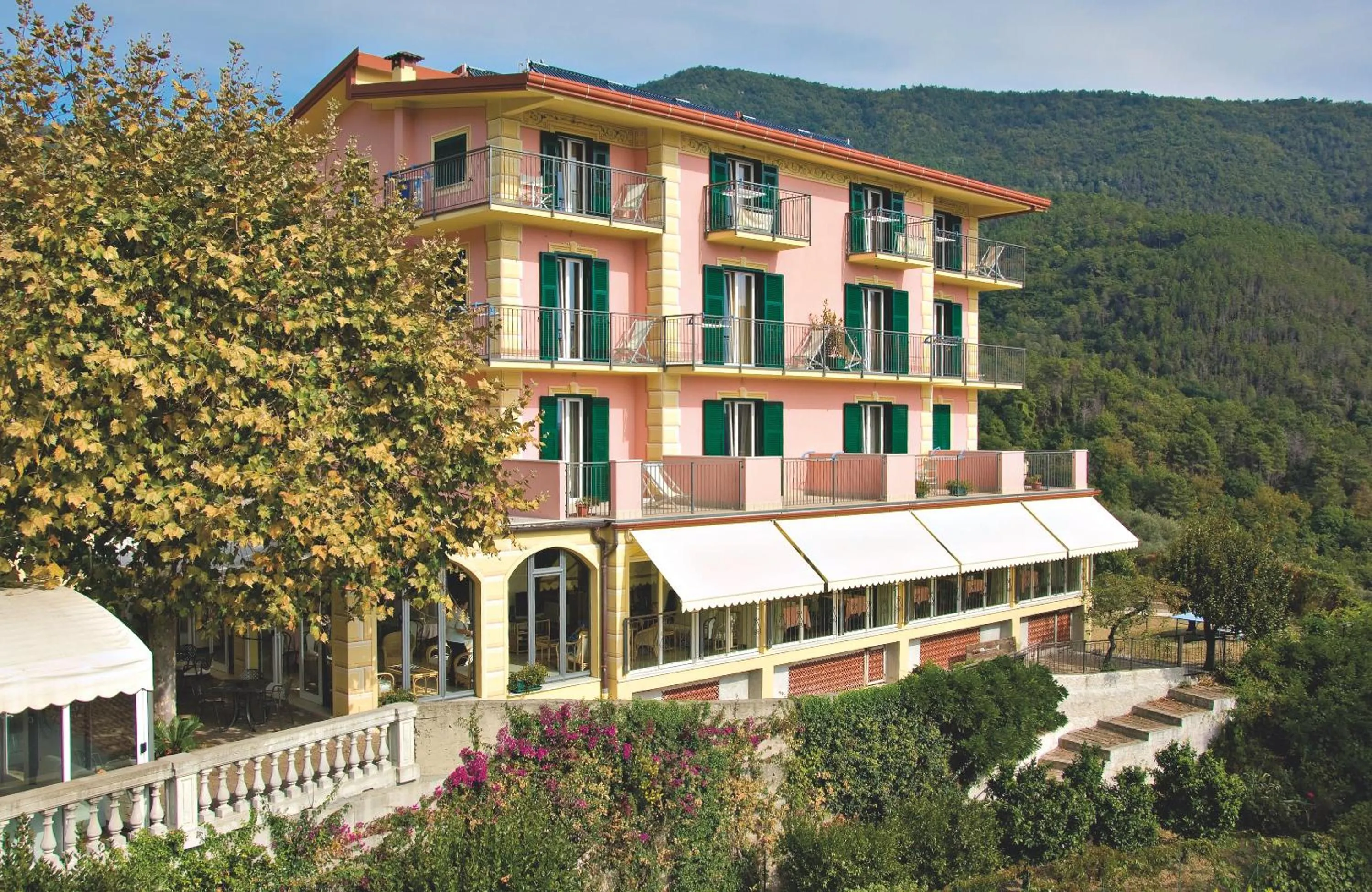Property building in Hotel La Vigna