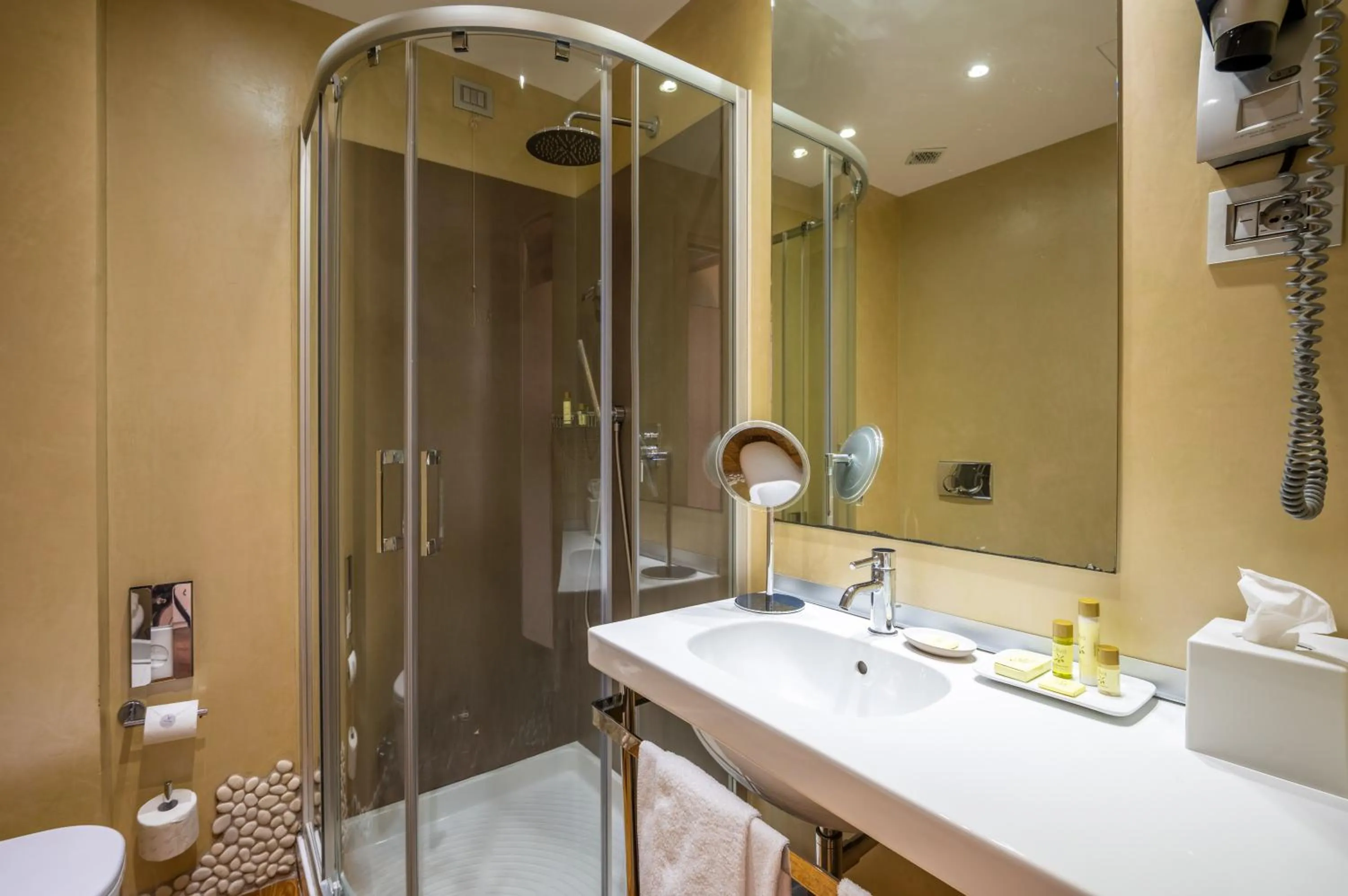 Bathroom in Hotel La Vigna