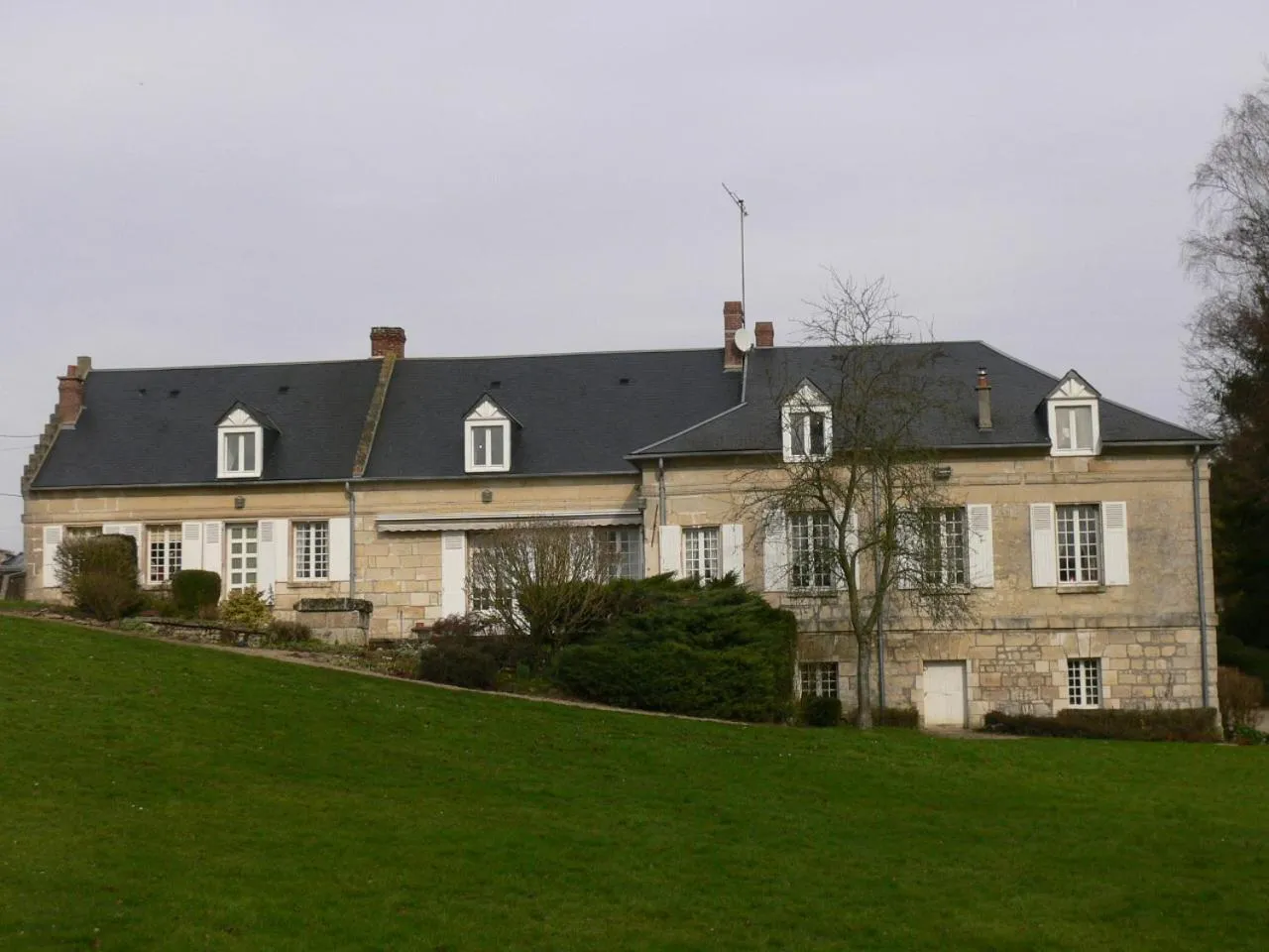 Property building in Le Moulin De Laval
