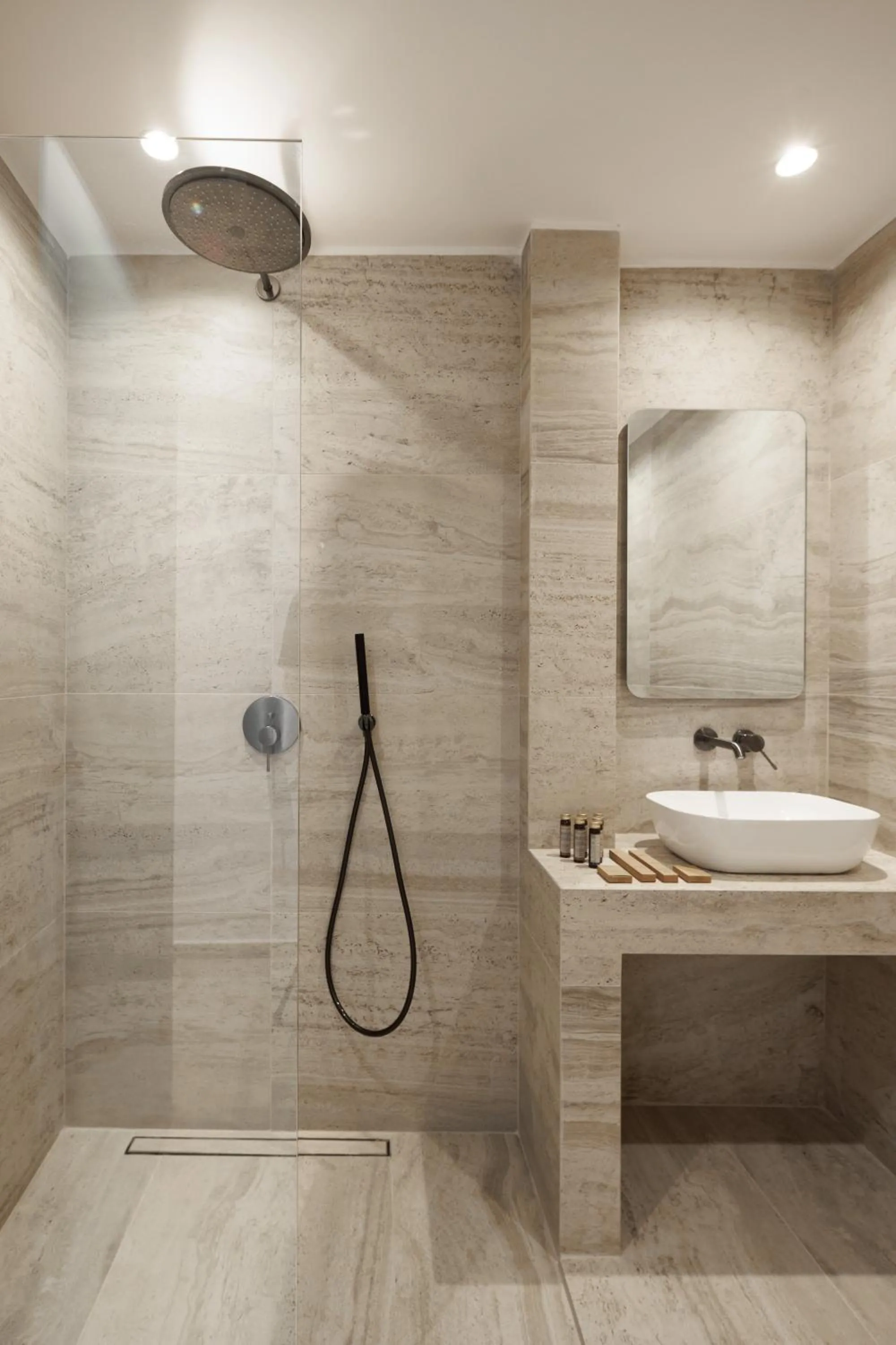 Shower in Hotel Sphinx