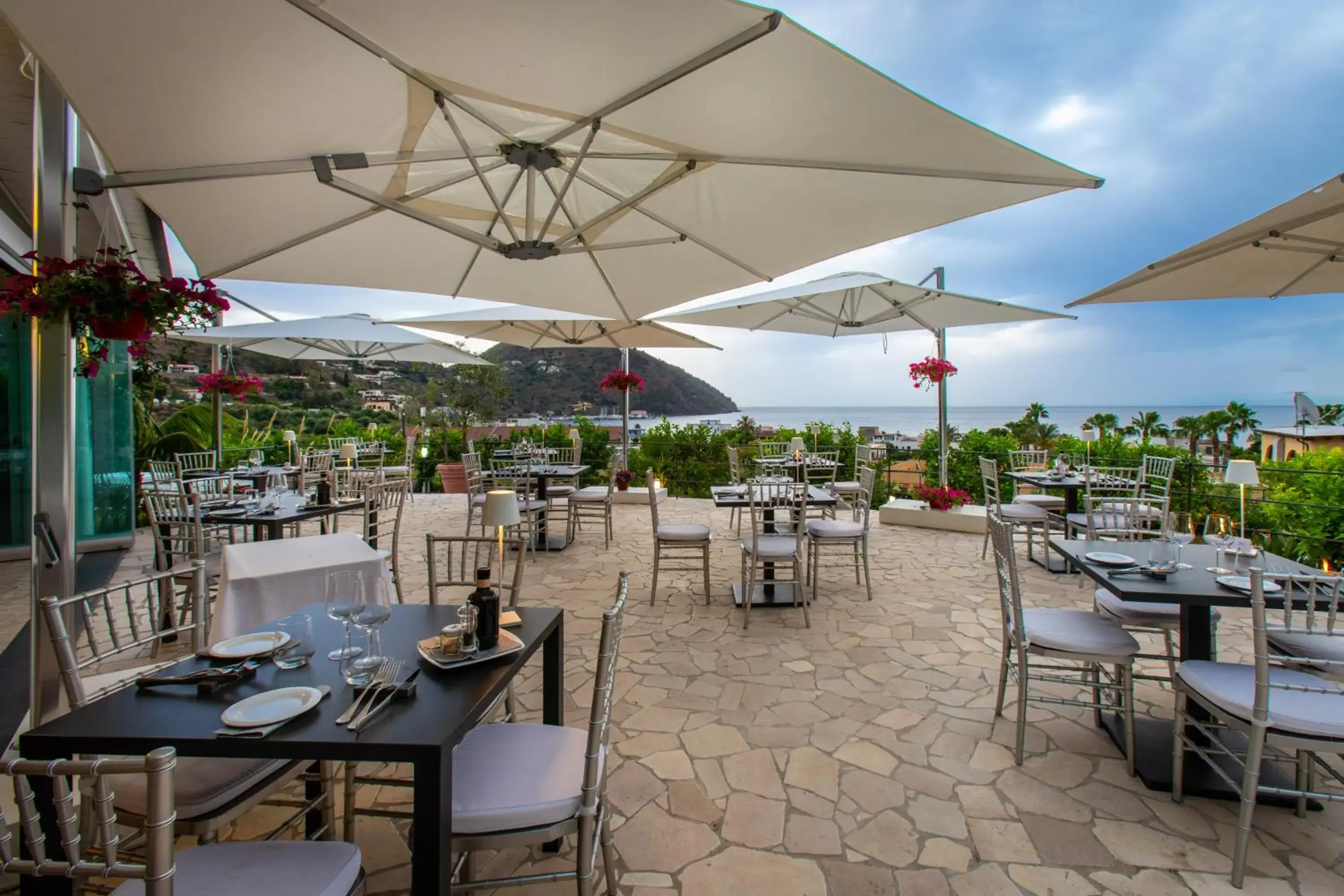 Restaurant/places to eat in Hotel Mea - Aeolian Charme Restaurant/places to eat in Hotel Mea - Aeolian Charme