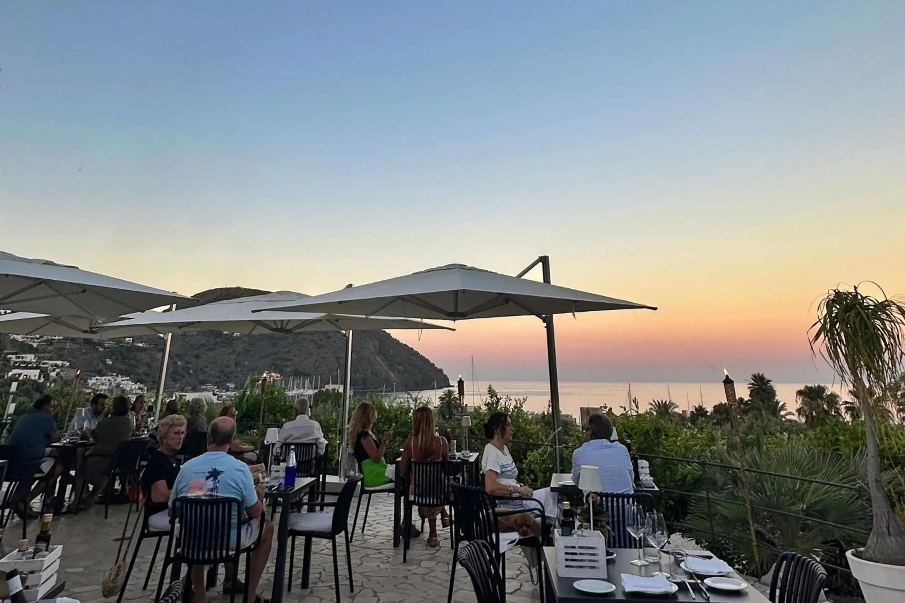 Restaurant/places to eat in Hotel Mea - Aeolian Charme Restaurant/places to eat in Hotel Mea - Aeolian Charme