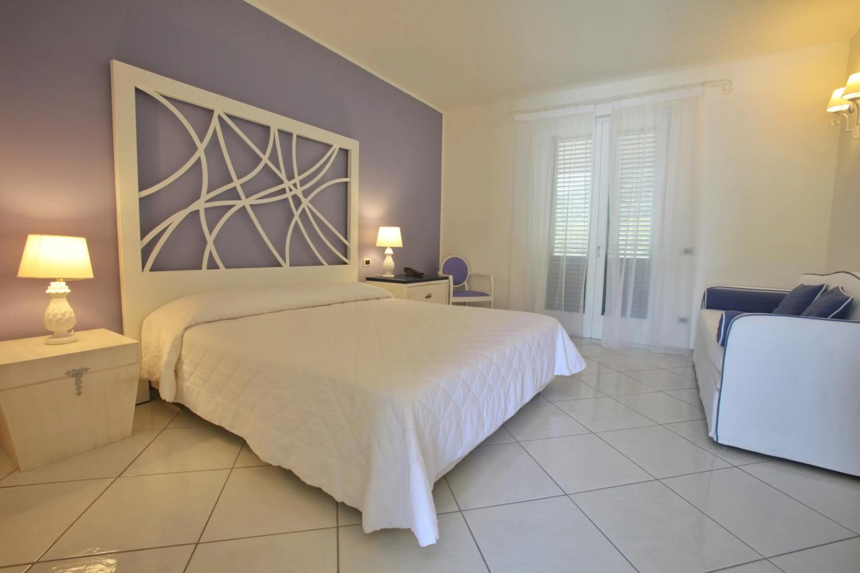 Bedroom, Bed in Hotel Mea - Aeolian Charme