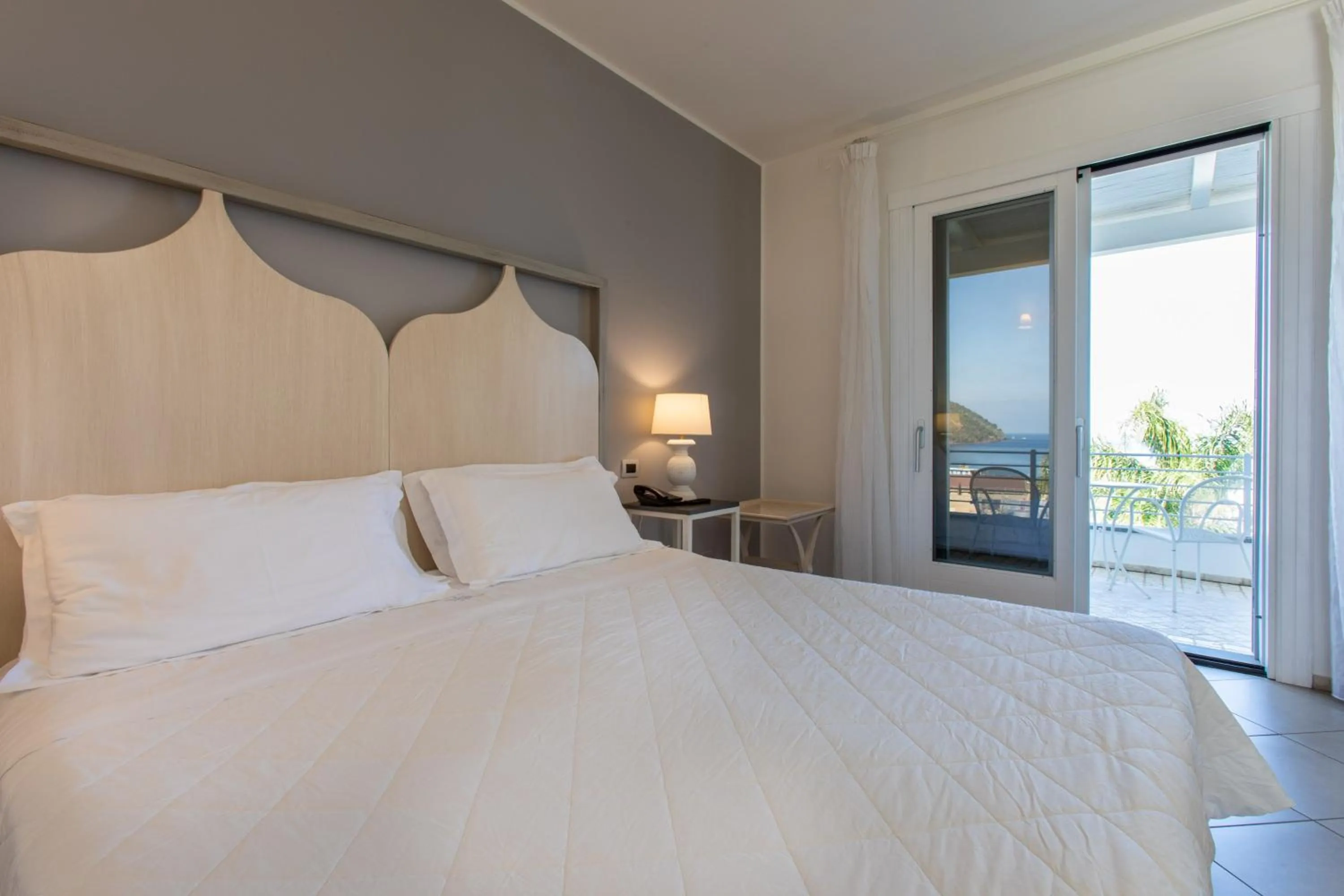 Bed in Hotel Mea - Aeolian Charme