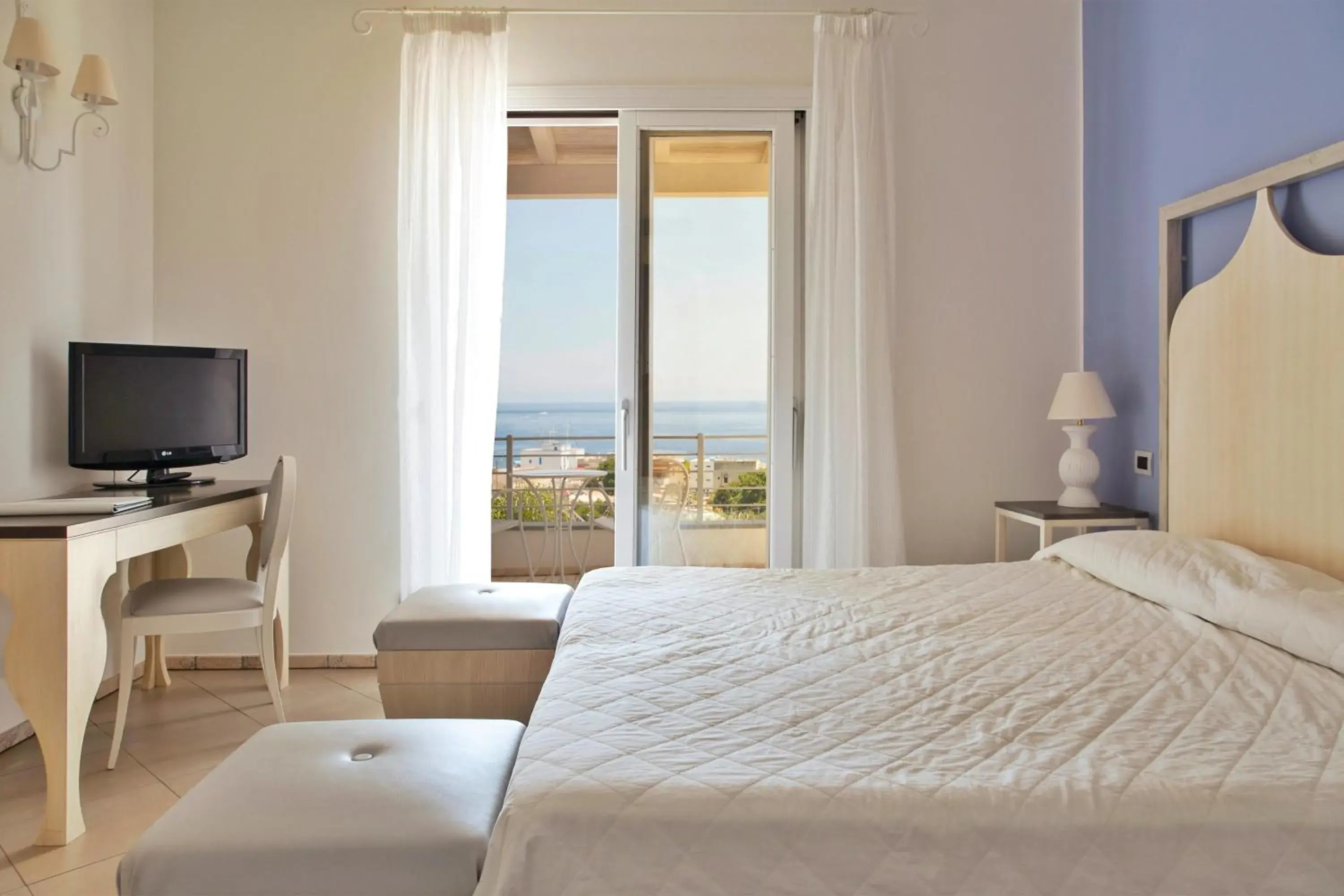 Bed in Hotel Mea - Aeolian Charme Bed in Hotel Mea - Aeolian Charme