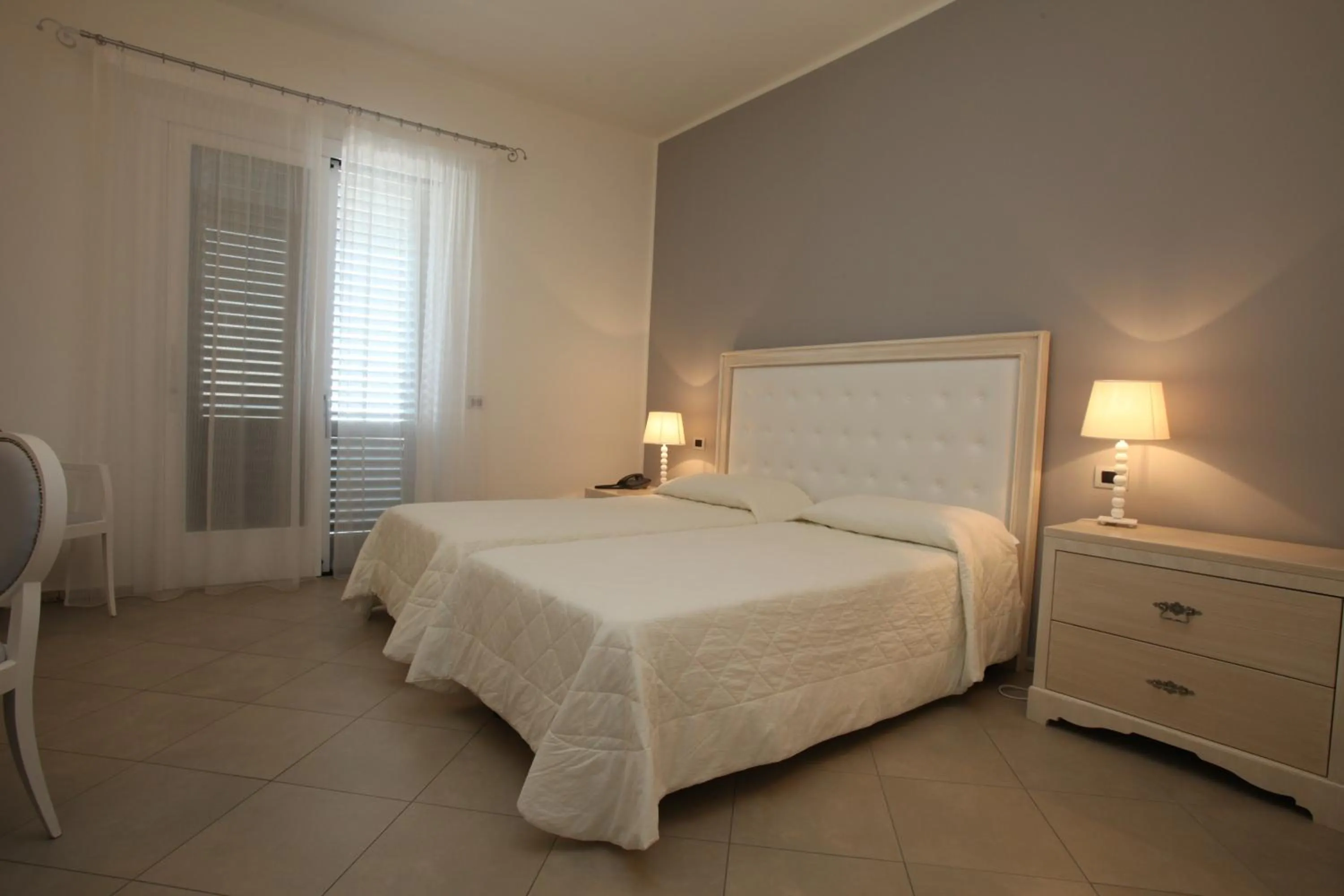 Bedroom, Bed in Hotel Mea - Aeolian Charme