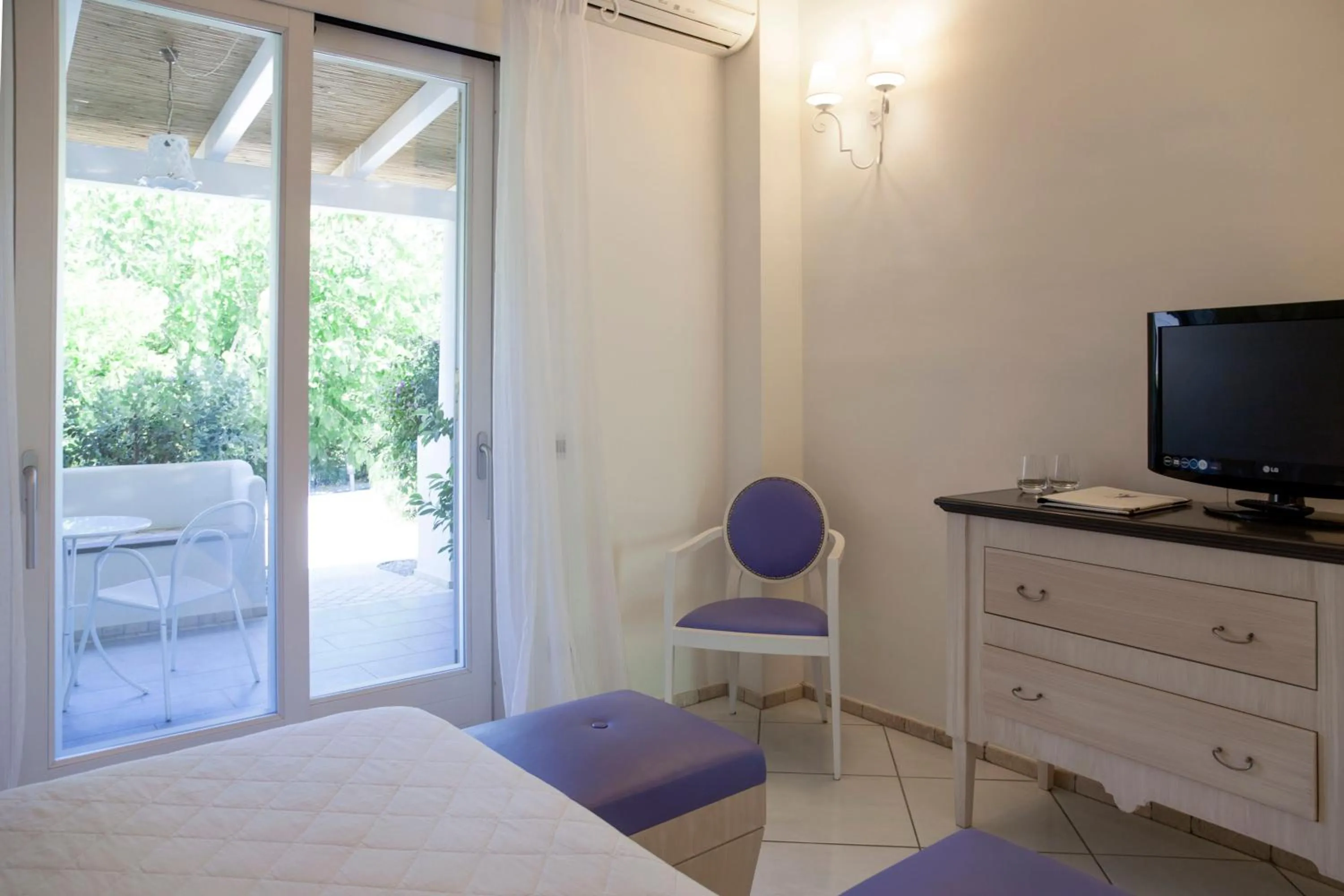 Bed in Hotel Mea - Aeolian Charme