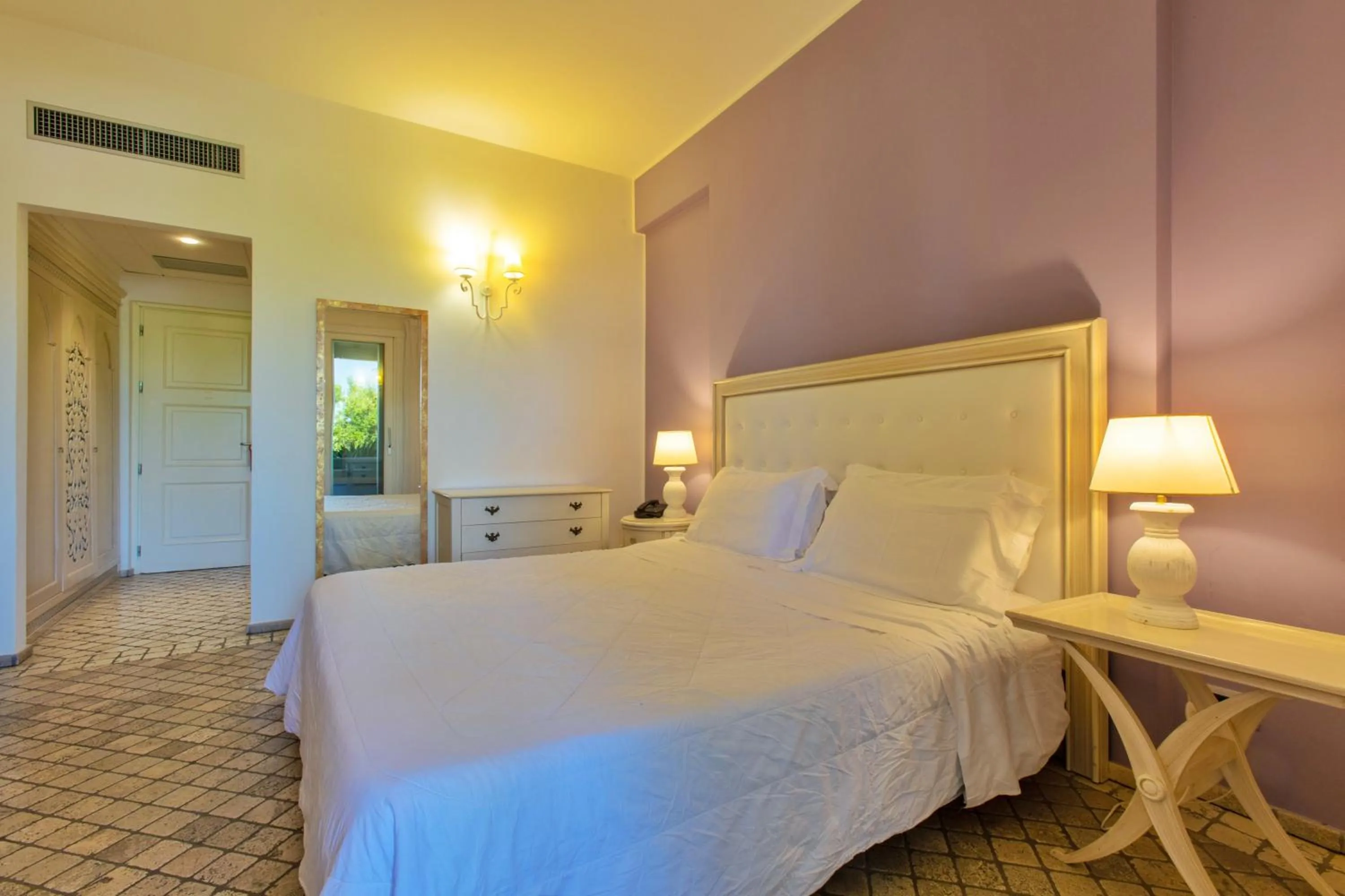 Bedroom, Bed in Hotel Mea - Aeolian Charme