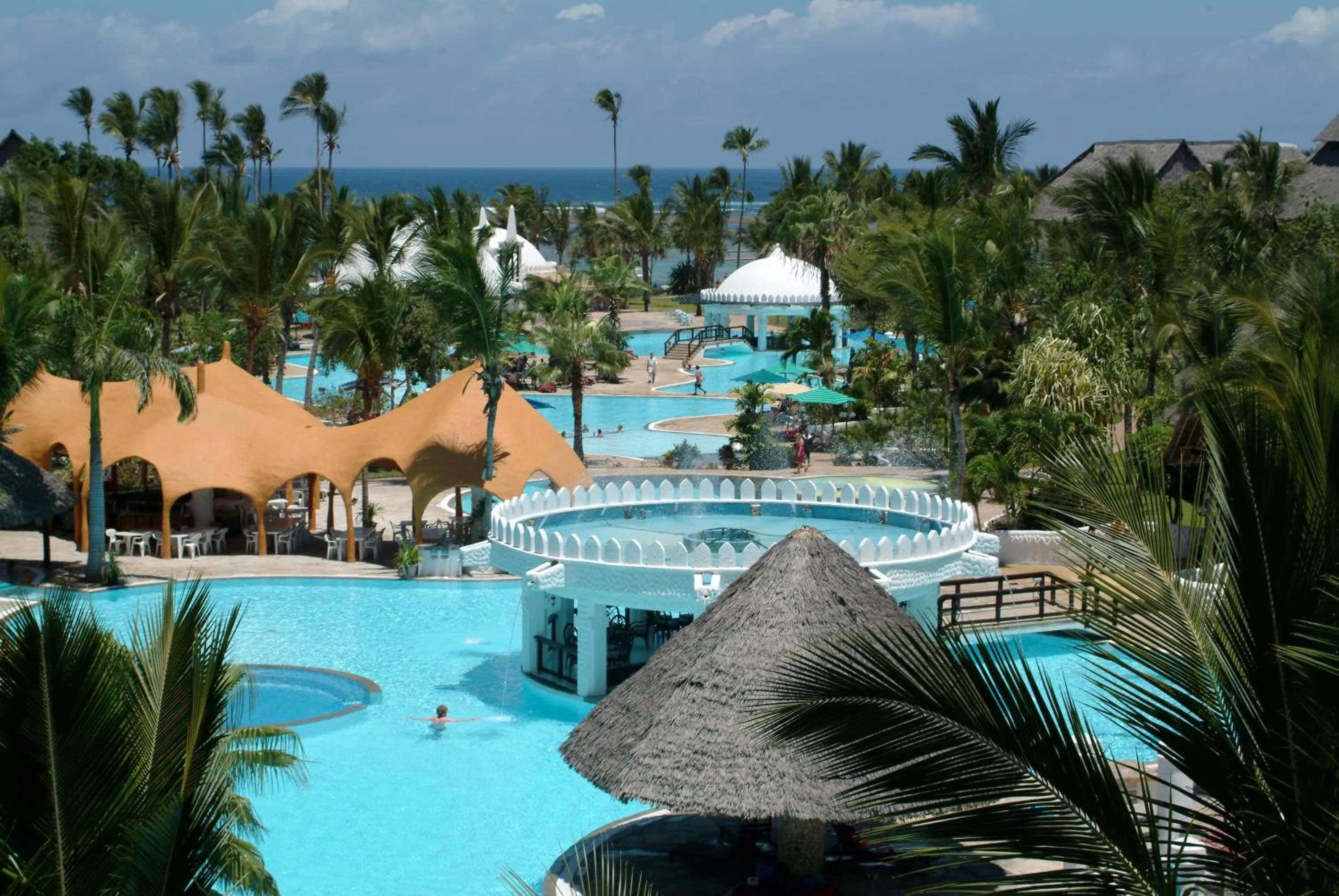 Swimming pool in Southern Palms Beach Resort