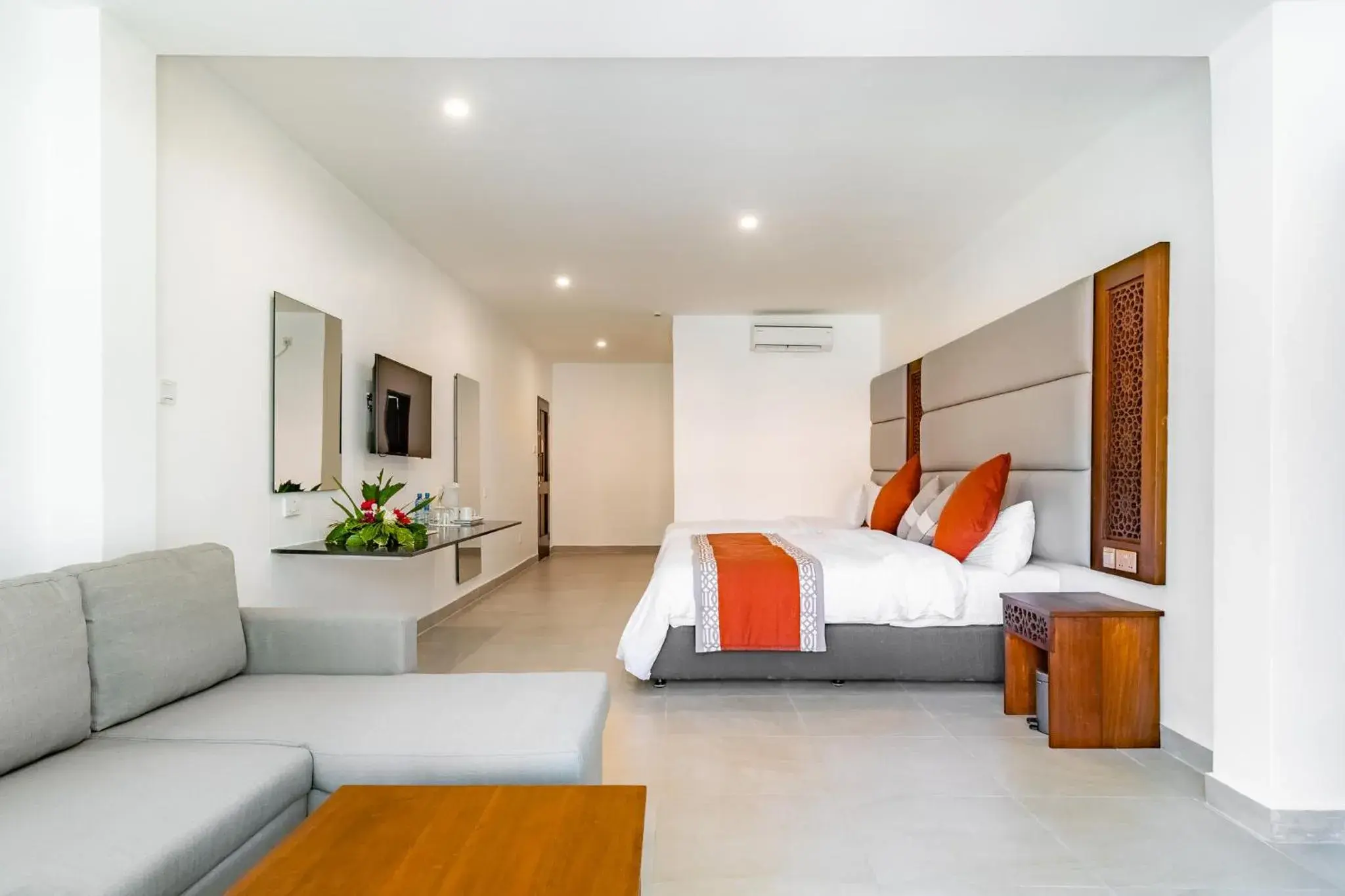 Photo of the whole room, Bed in Southern Palms Beach Resort Photo of the whole room, Bed in Southern Palms Beach Resort